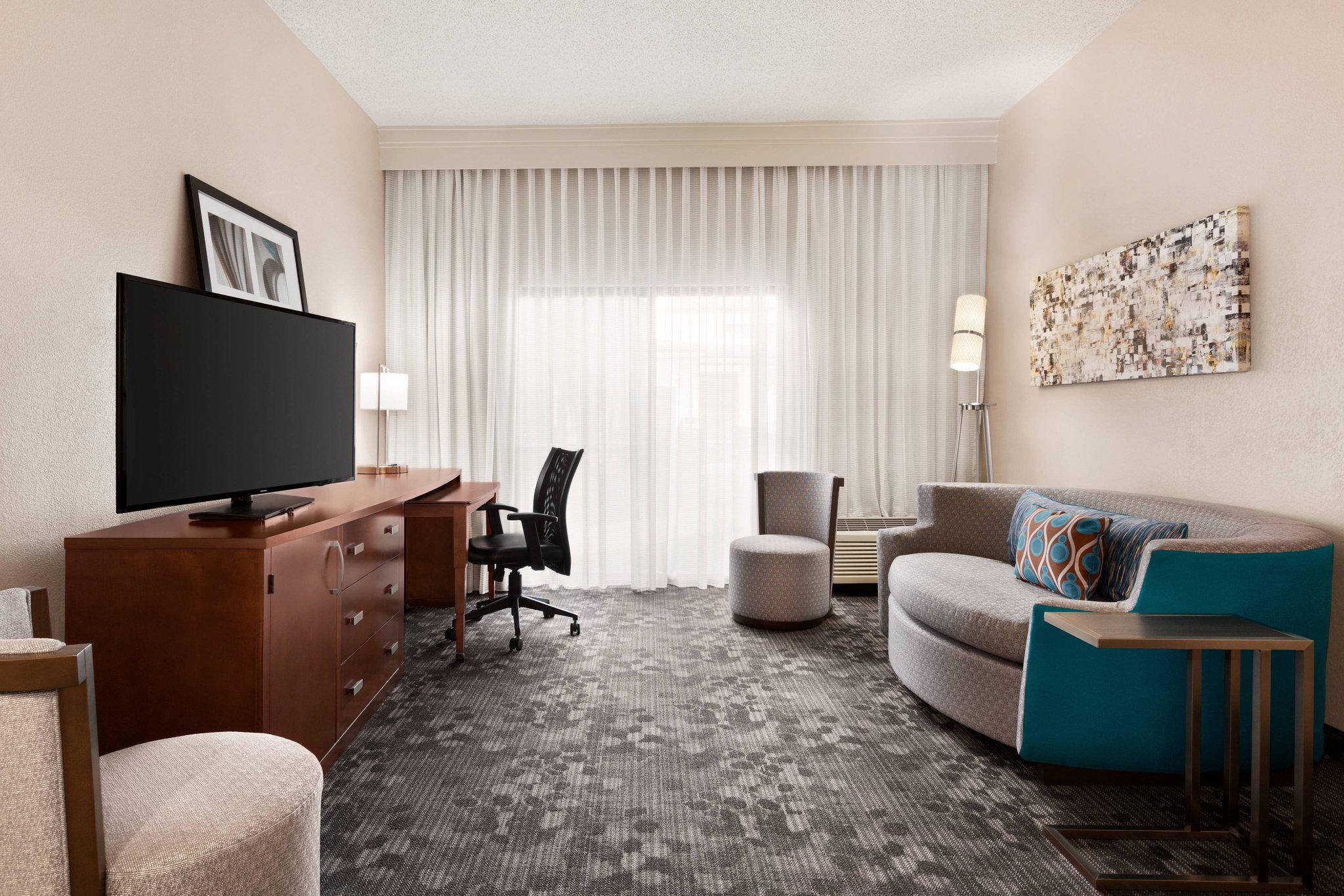 Courtyard by Marriott Tulsa Central Photo