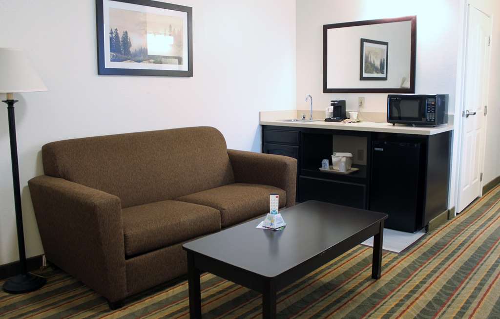 Best Western Visalia Hotel Image