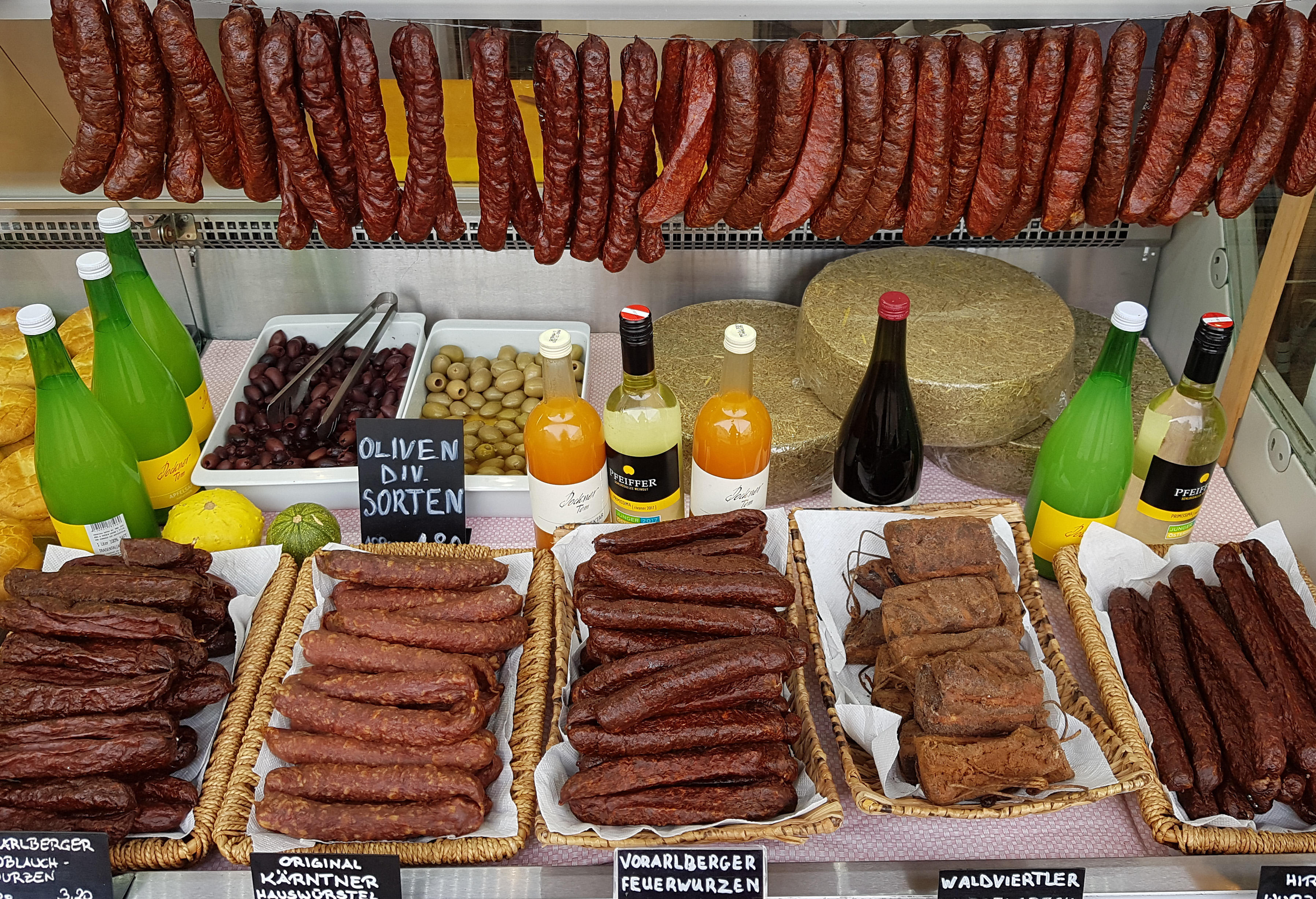 Bilder Ronis Wein-Käse-Delikatessen