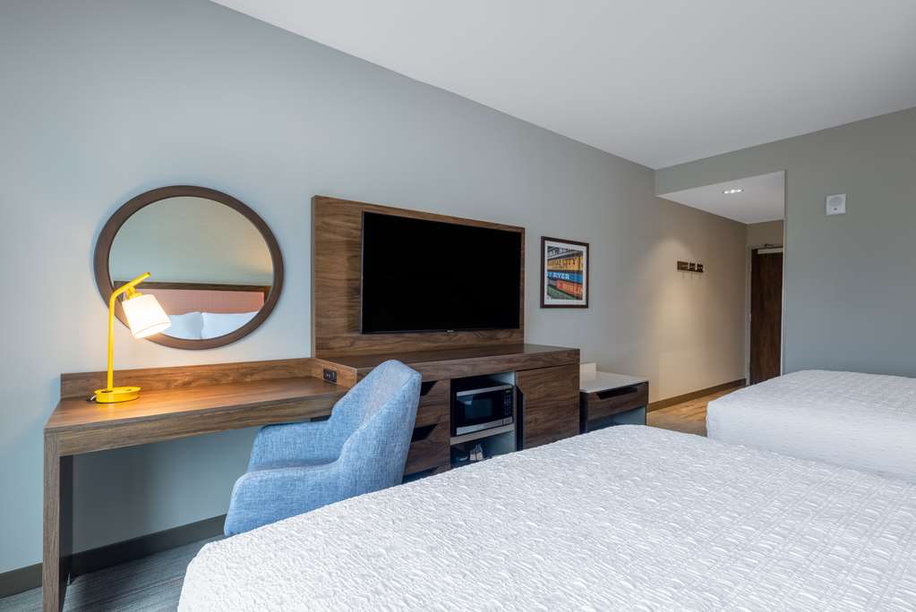 Hampton Inn Kansas City Southeast Image