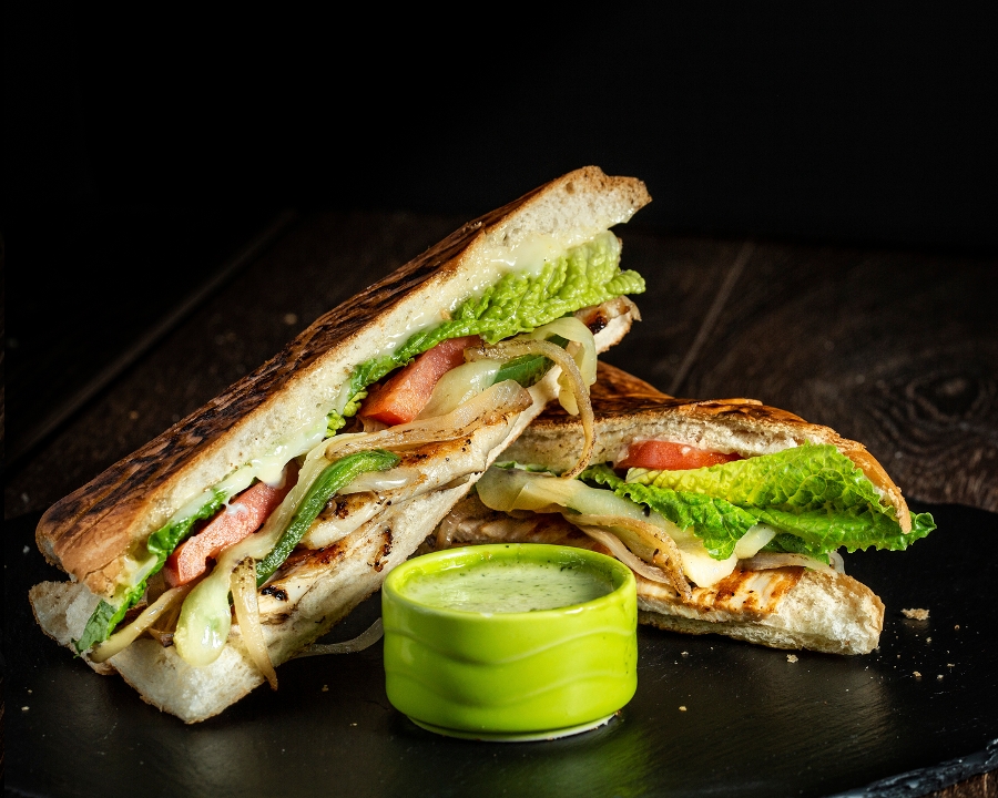 PAN CON GRILLED CHICKEN SANDWICH