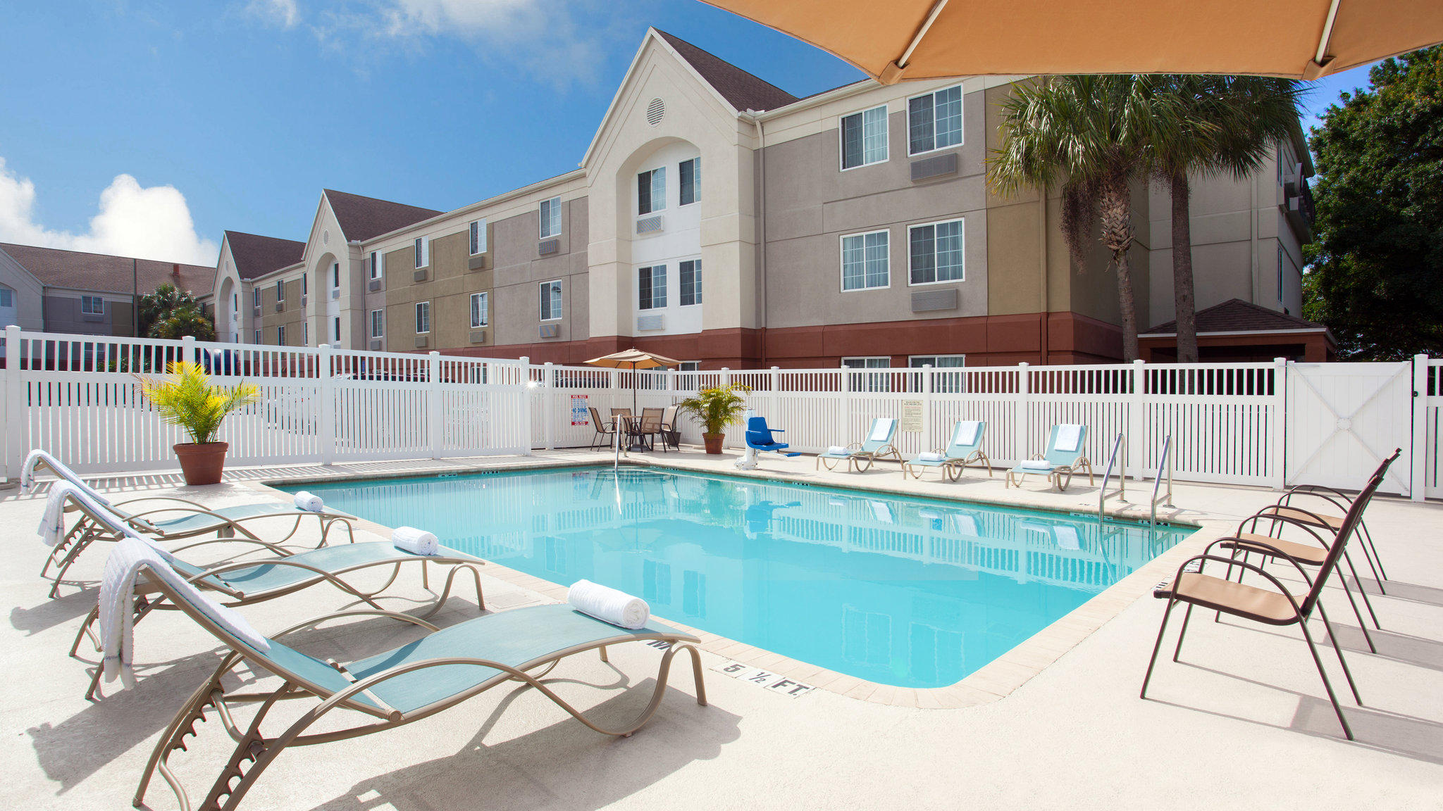 Candlewood Suites Clearwater Photo