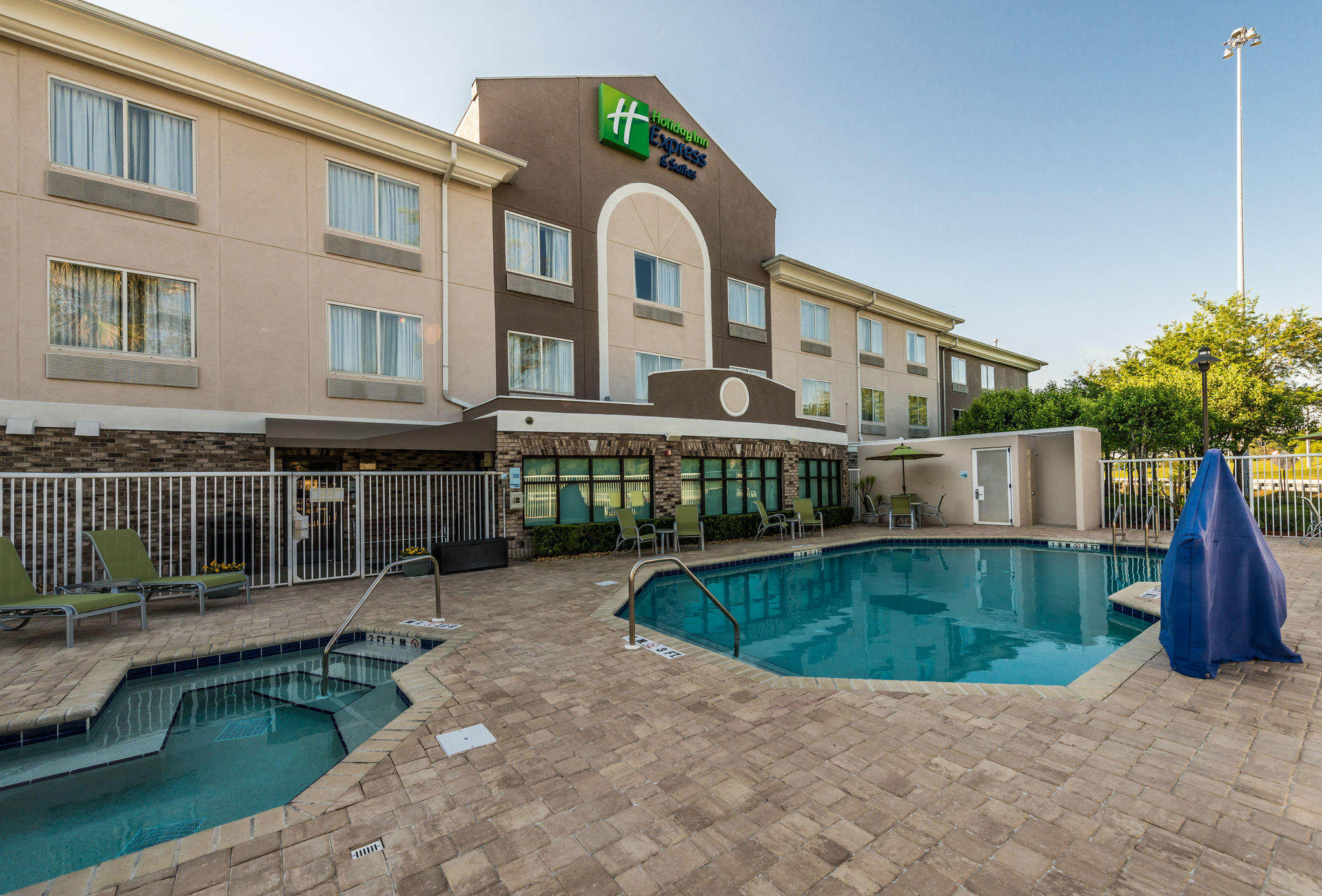 Holiday Inn Express & Suites Jacksonville - Blount Island Photo