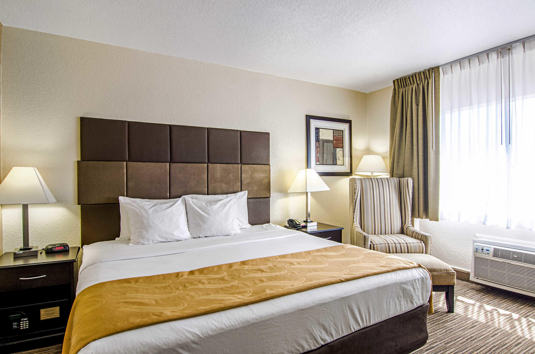 Quality Inn & Suites Denver Stapleton Photo