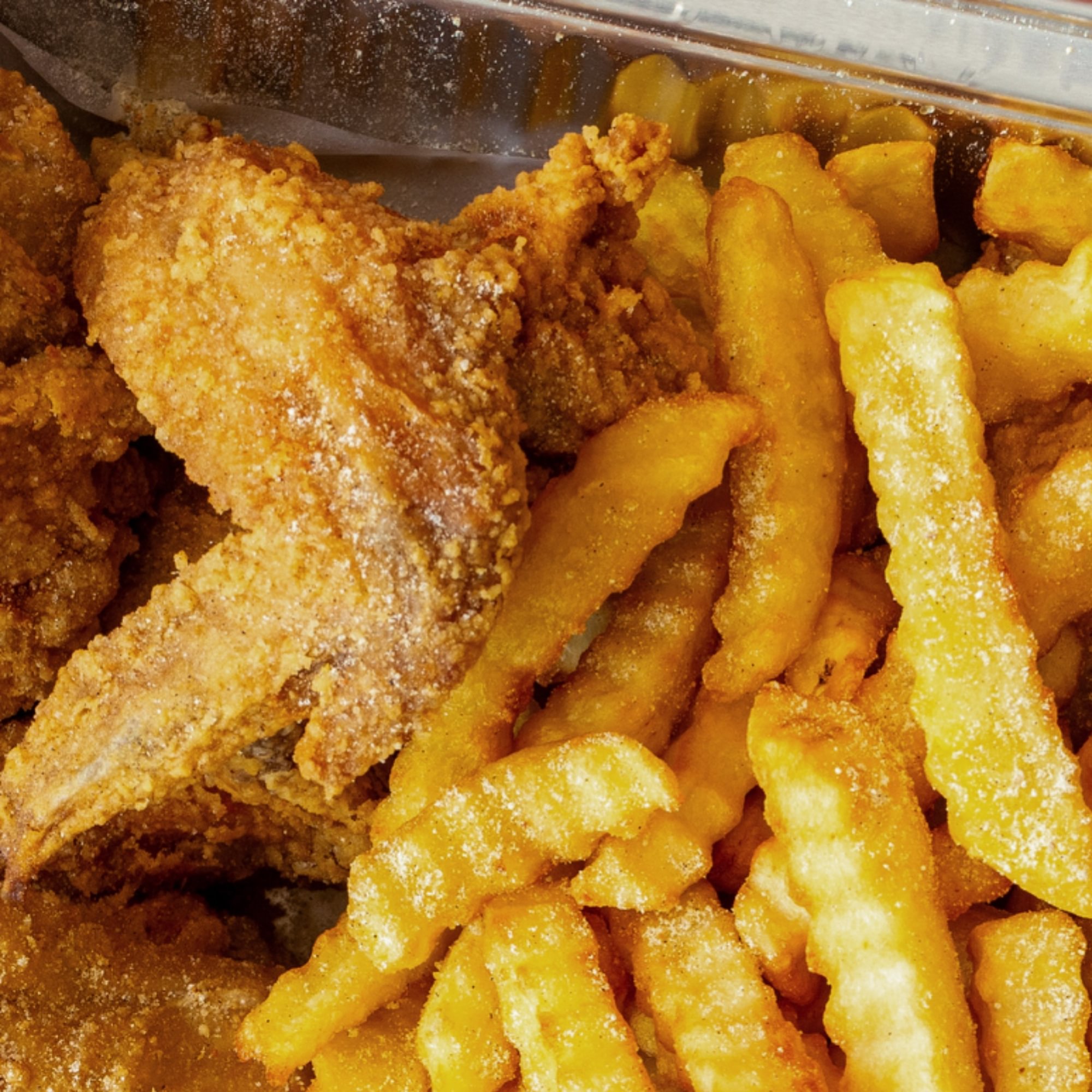 Kids 2 pieces wings & fries