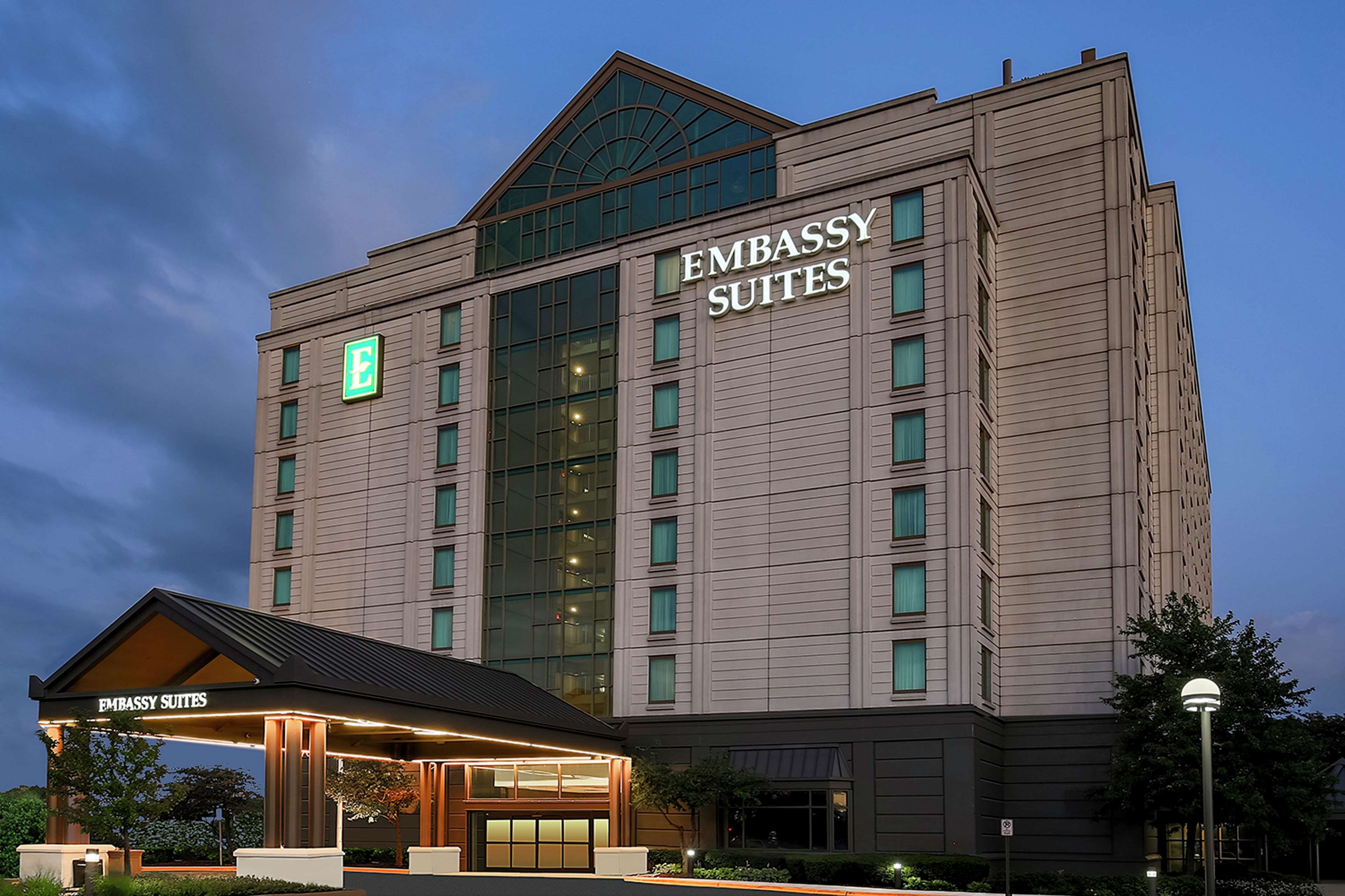 Embassy Suites by Hilton Chicago Lombard Oak Brook Photo