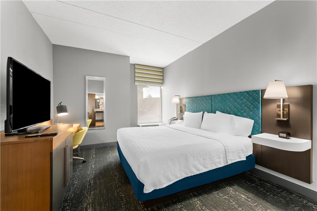 Hampton Inn & Suites Newtown Image