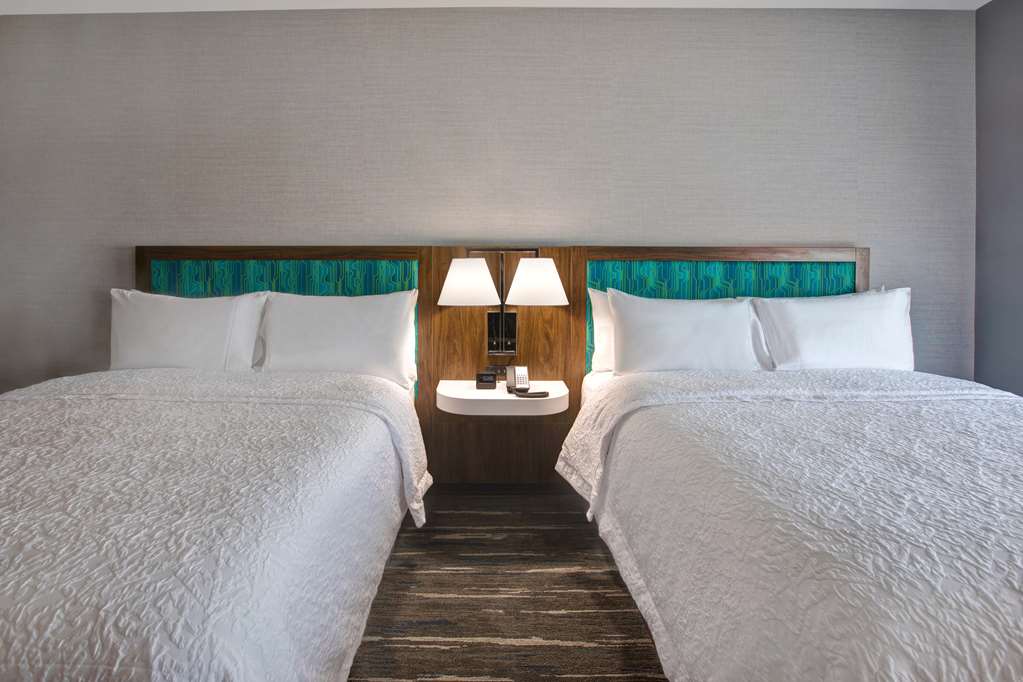 Hampton Inn and Suites Deptford Image