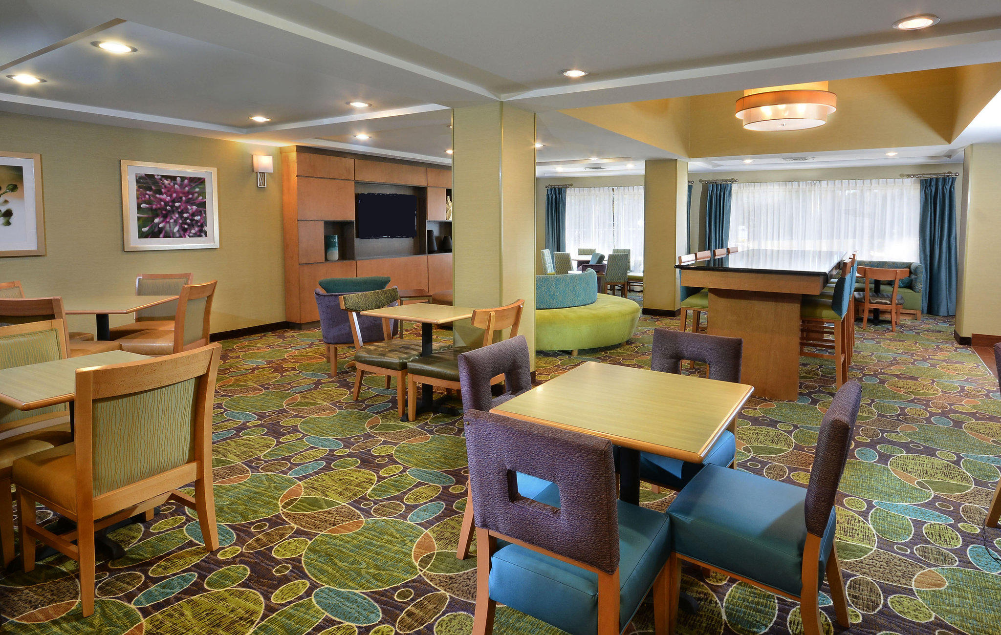 Holiday Inn Express & Suites High Point South Photo