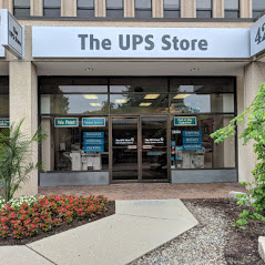 Facade of The UPS Store Washington