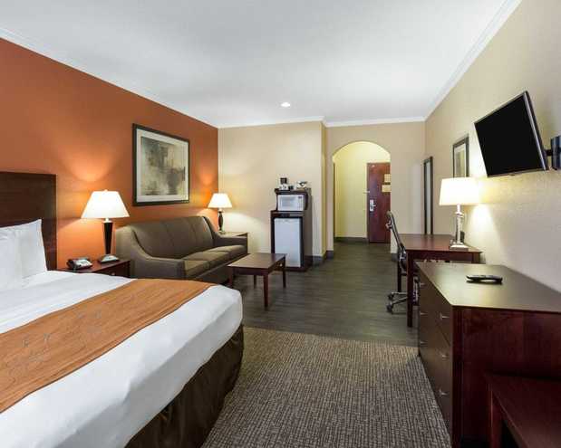 Images Comfort Suites