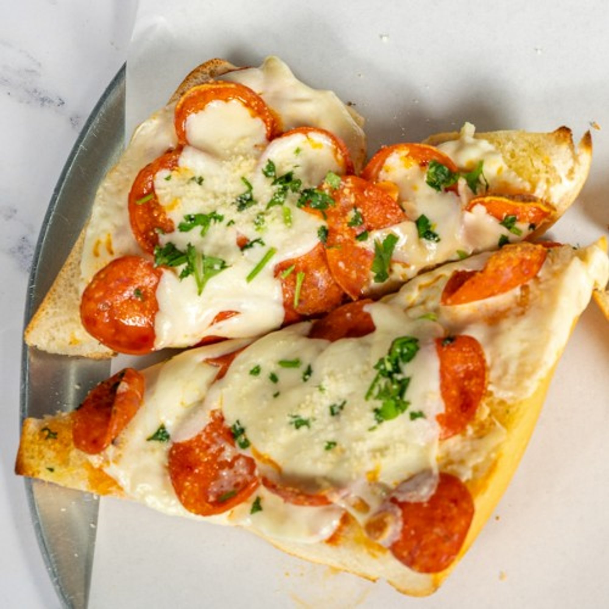 Garlic Bread w/ Mozzarella and Pepperoni