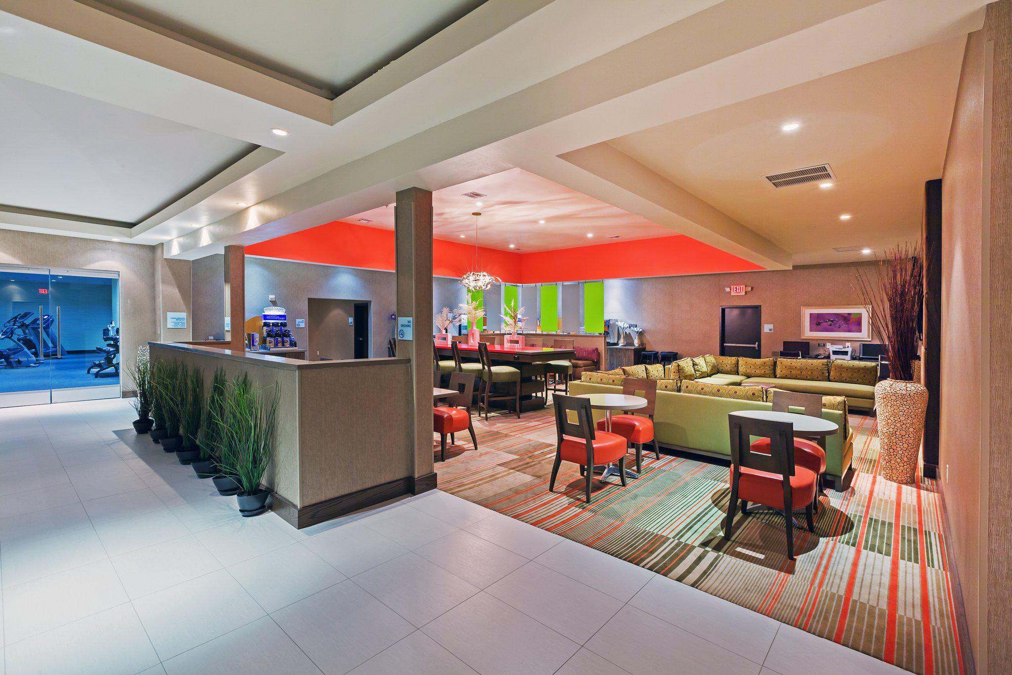 Holiday Inn Express Frisco Legacy Park Area Photo