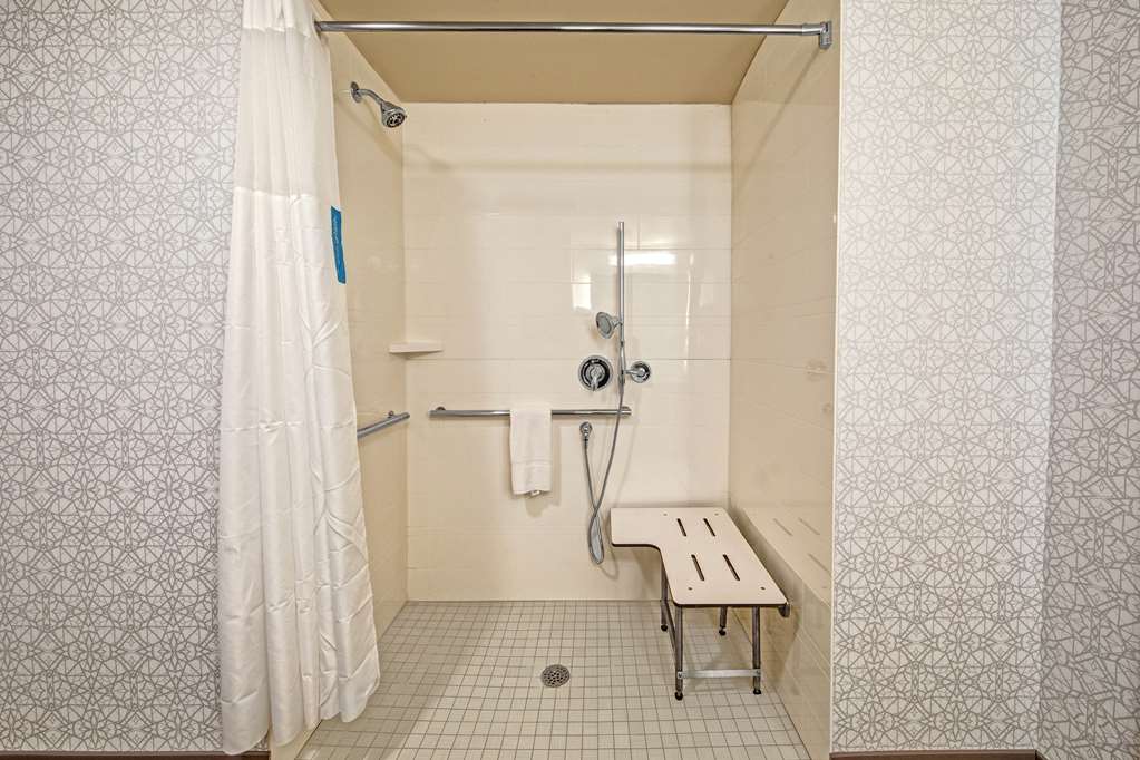 Hampton Inn Fresno Airport Image