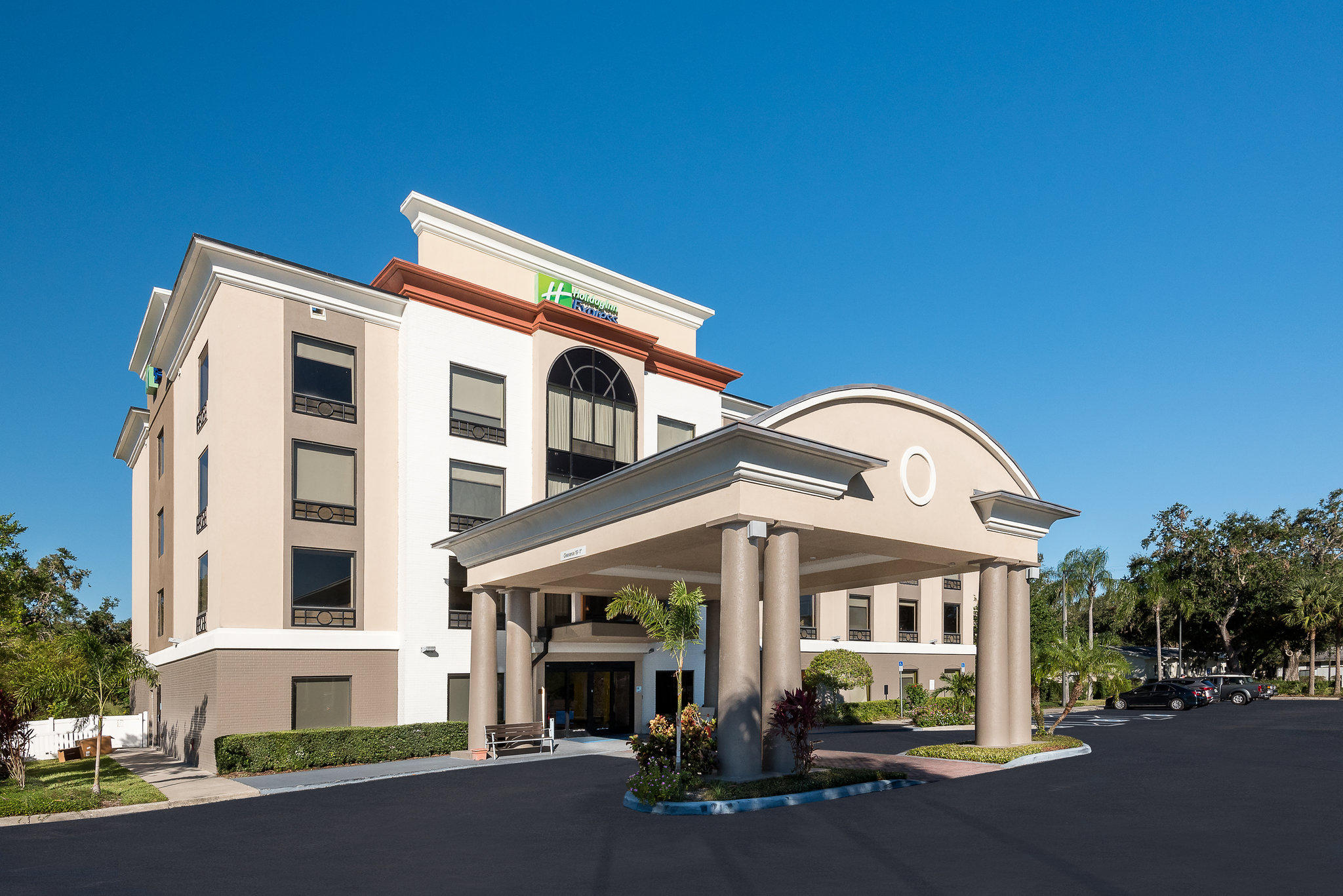 Holiday Inn Express & Suites Bartow Photo