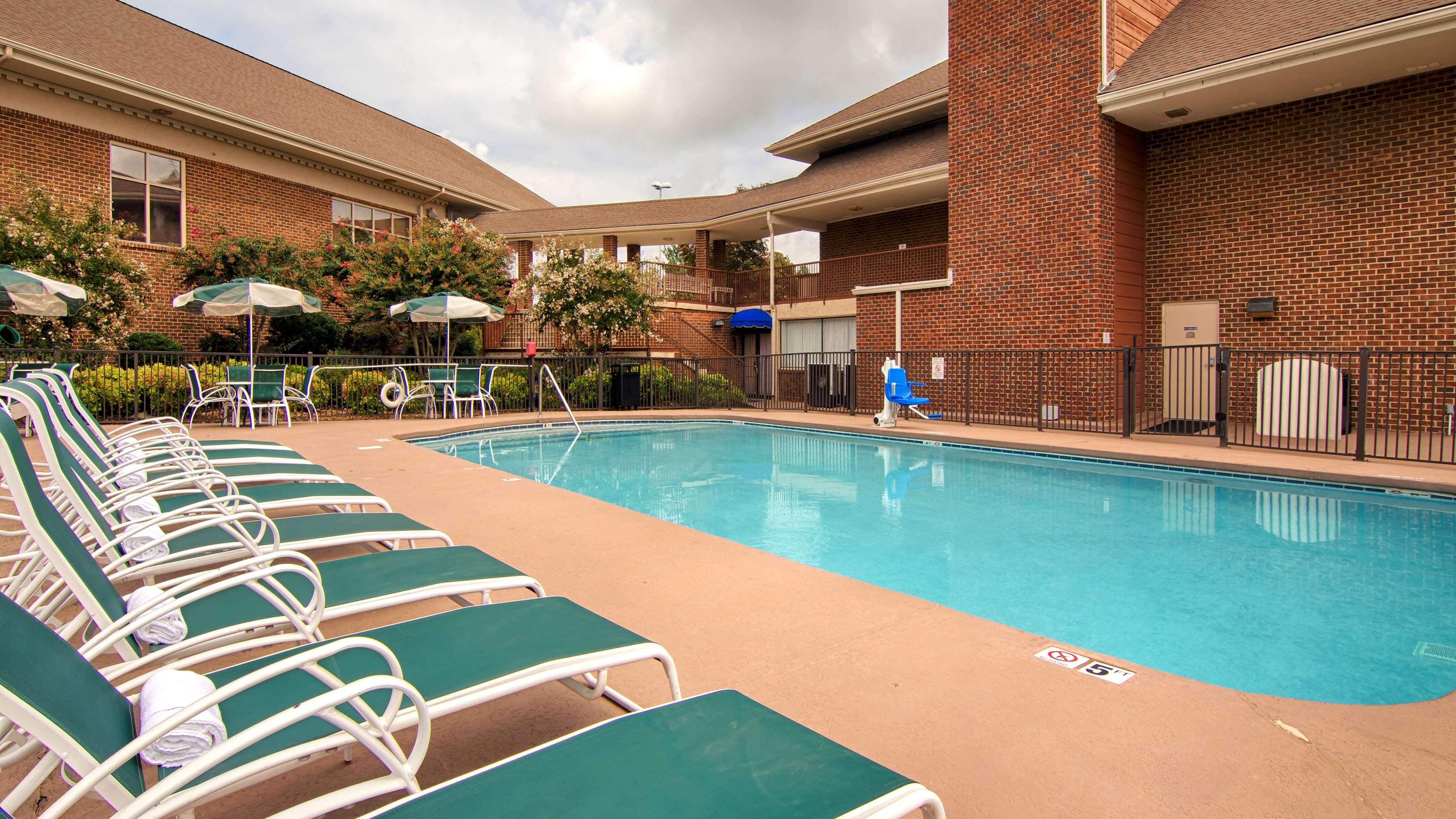 Best Western Plus Morristown Conference Center Hotel, 130 CRACKER RD