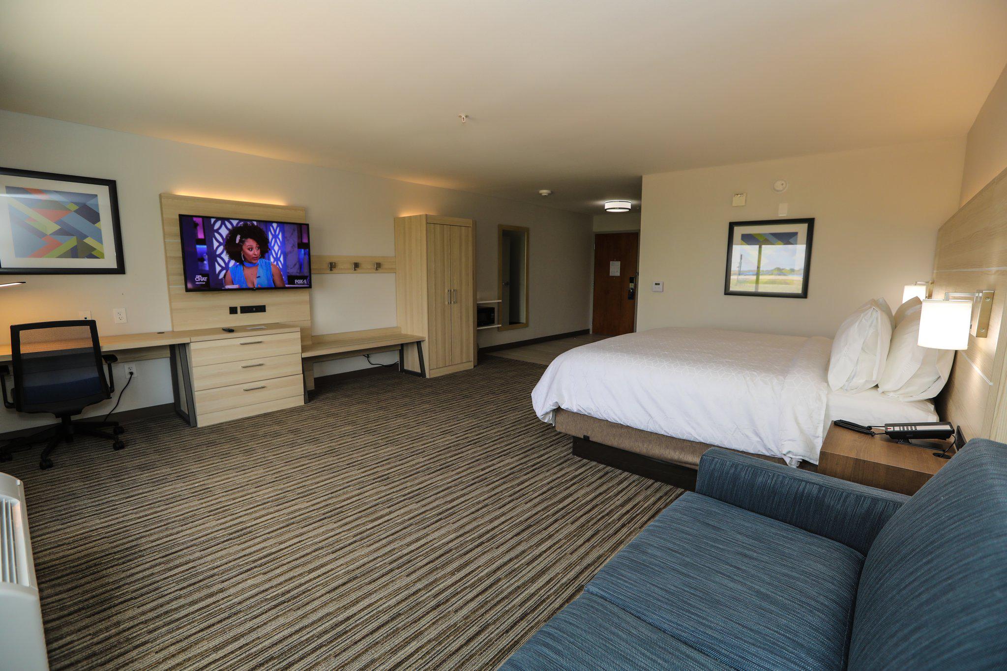 Holiday Inn Express Hillsboro I-35 by IHG Image
