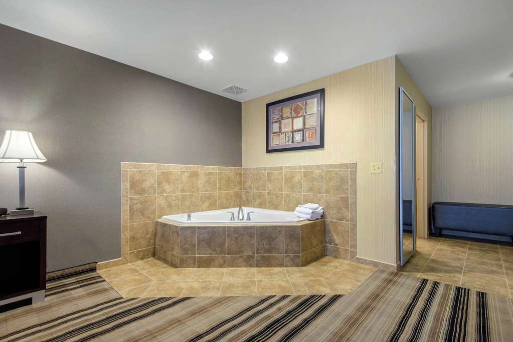 Hampton Inn Meadville Image