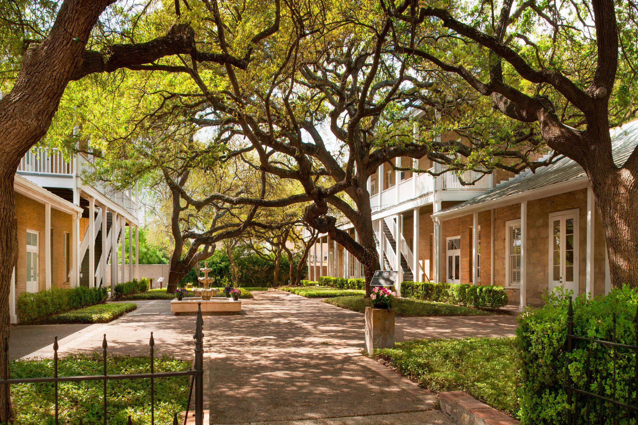 Marriott Plaza San Antonio Photo