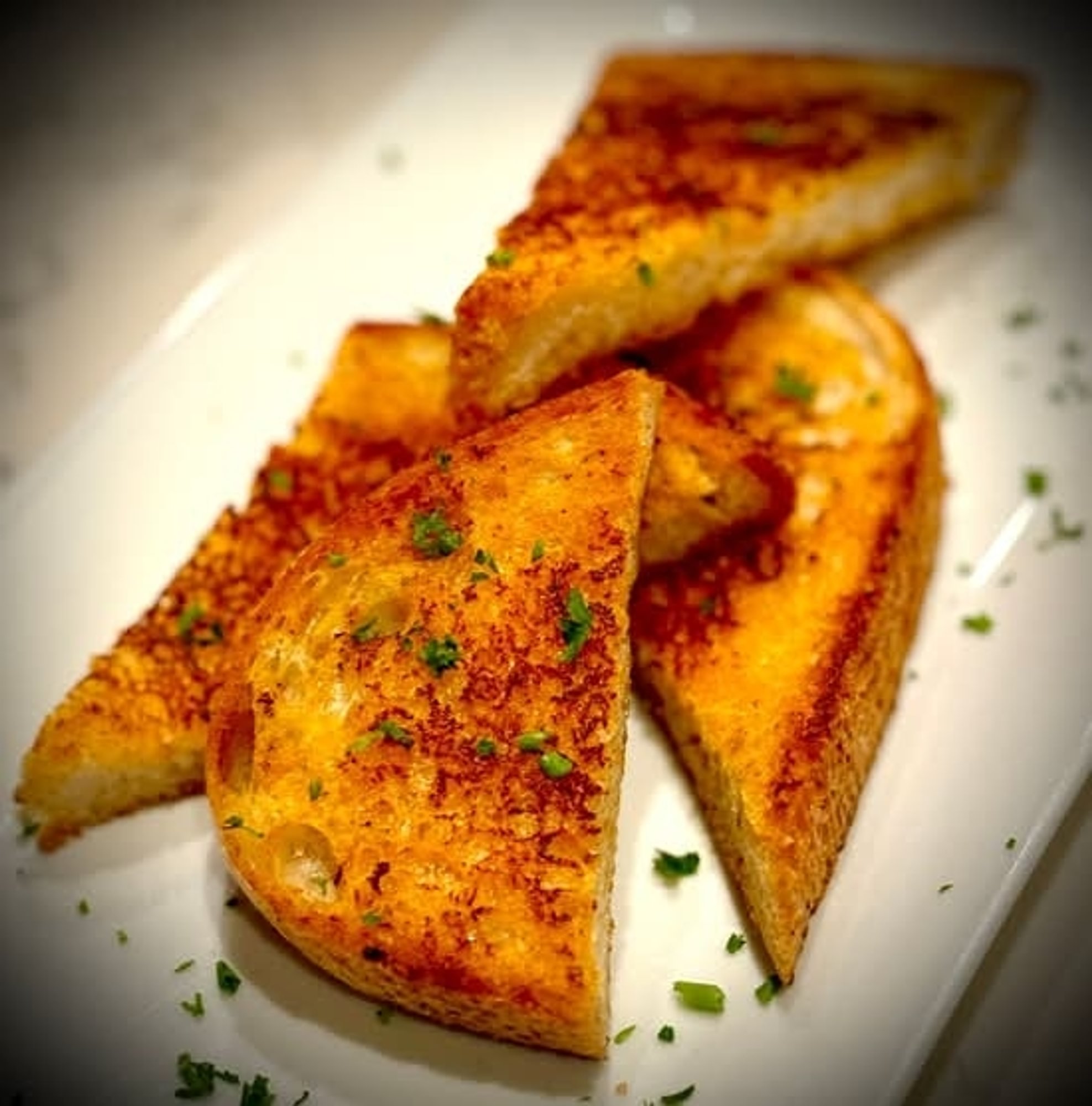 FAMILY Garlic Cheese Bread