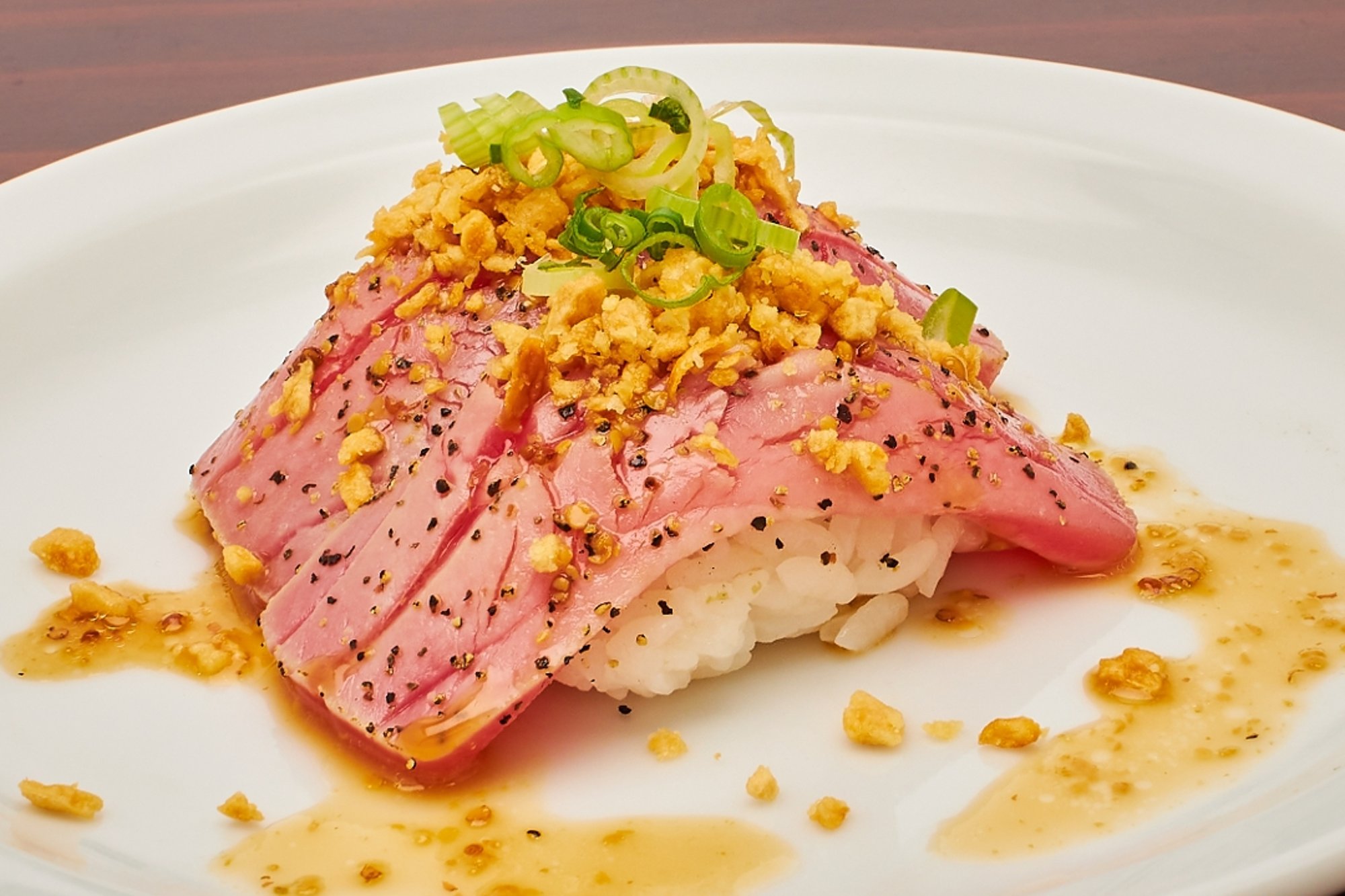Seared Tuna with Garlic Chips