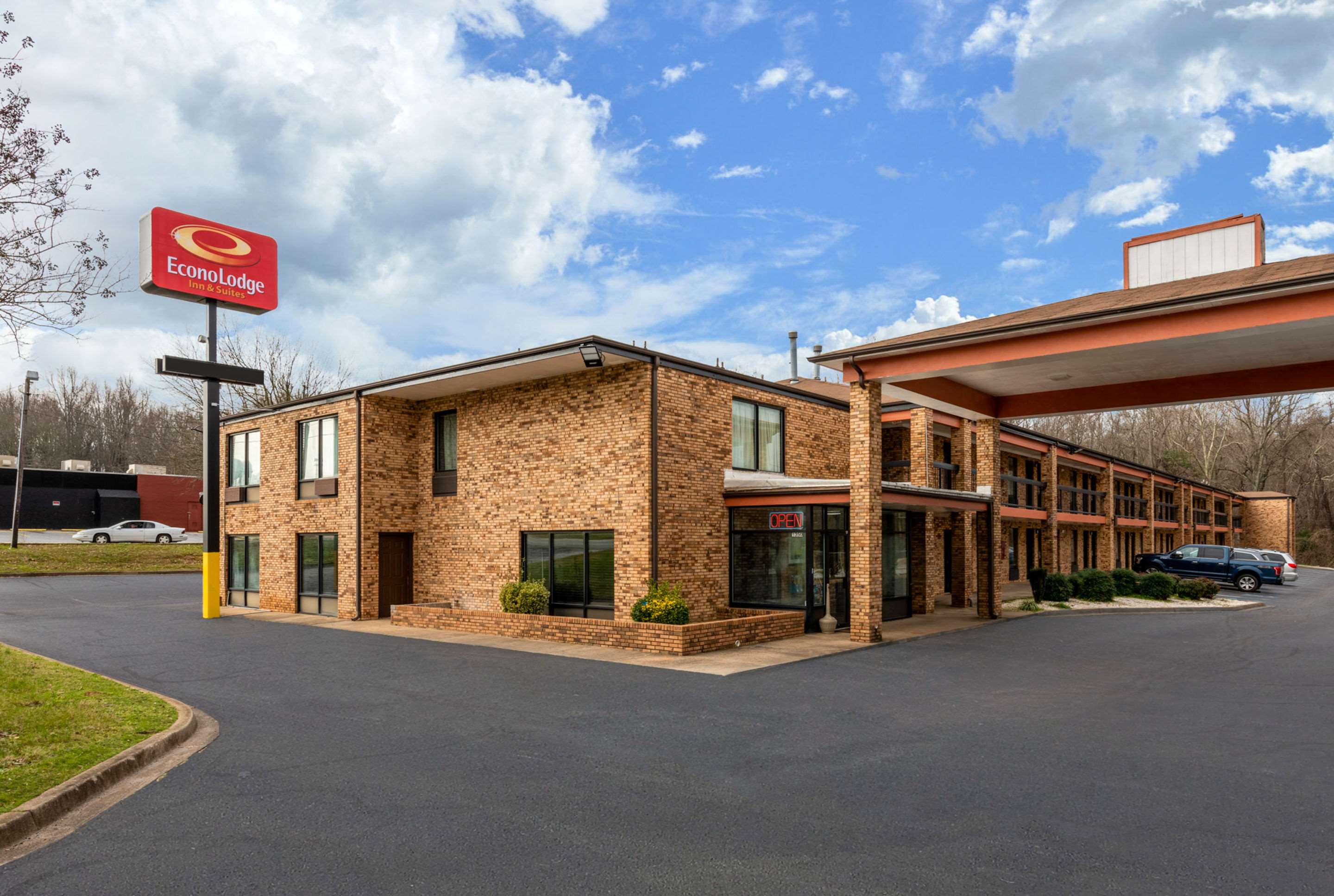 Econo Lodge Inn & Suites Photo