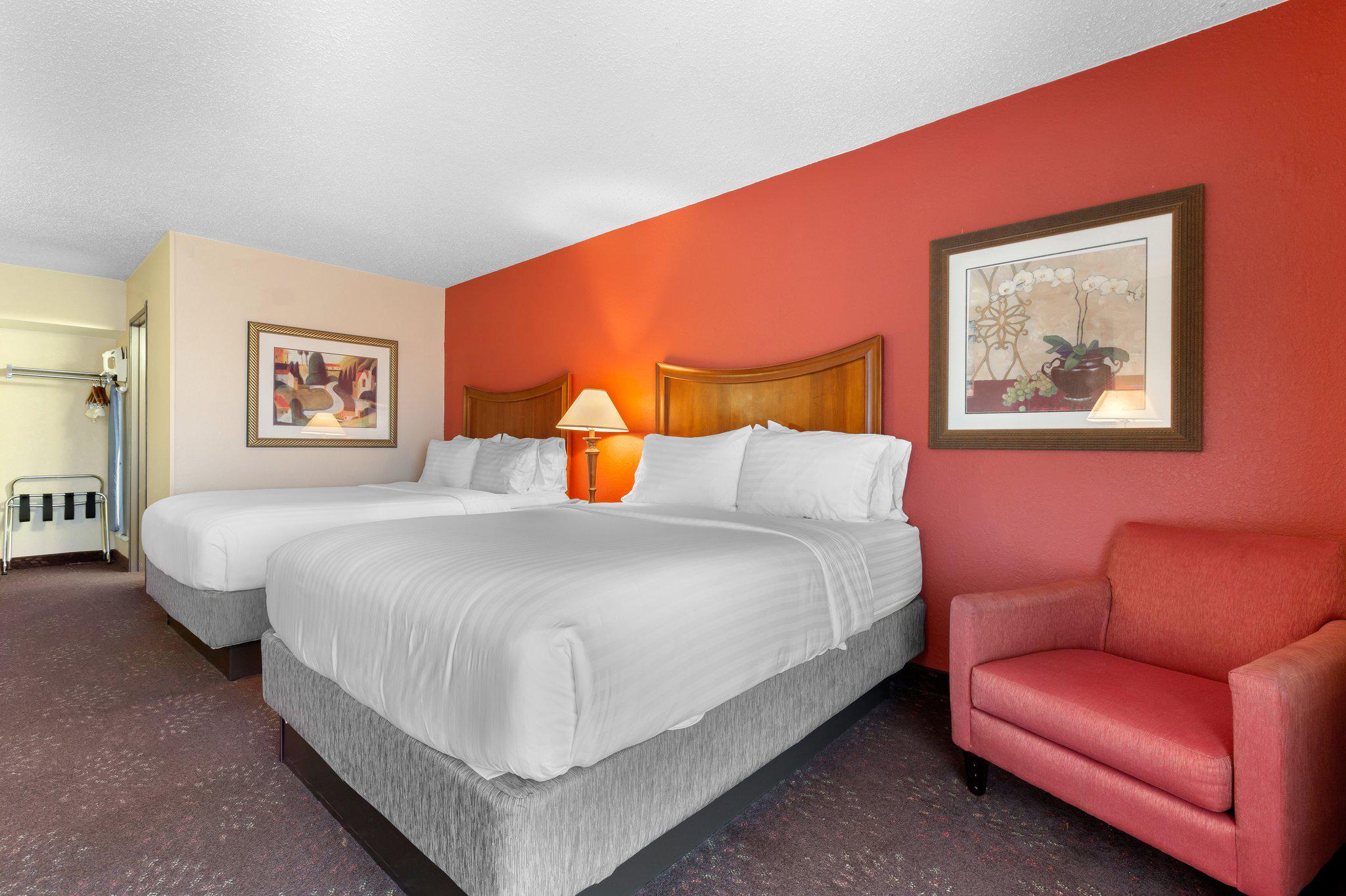 Holiday Inn Express Chicago-Downers Grove Photo