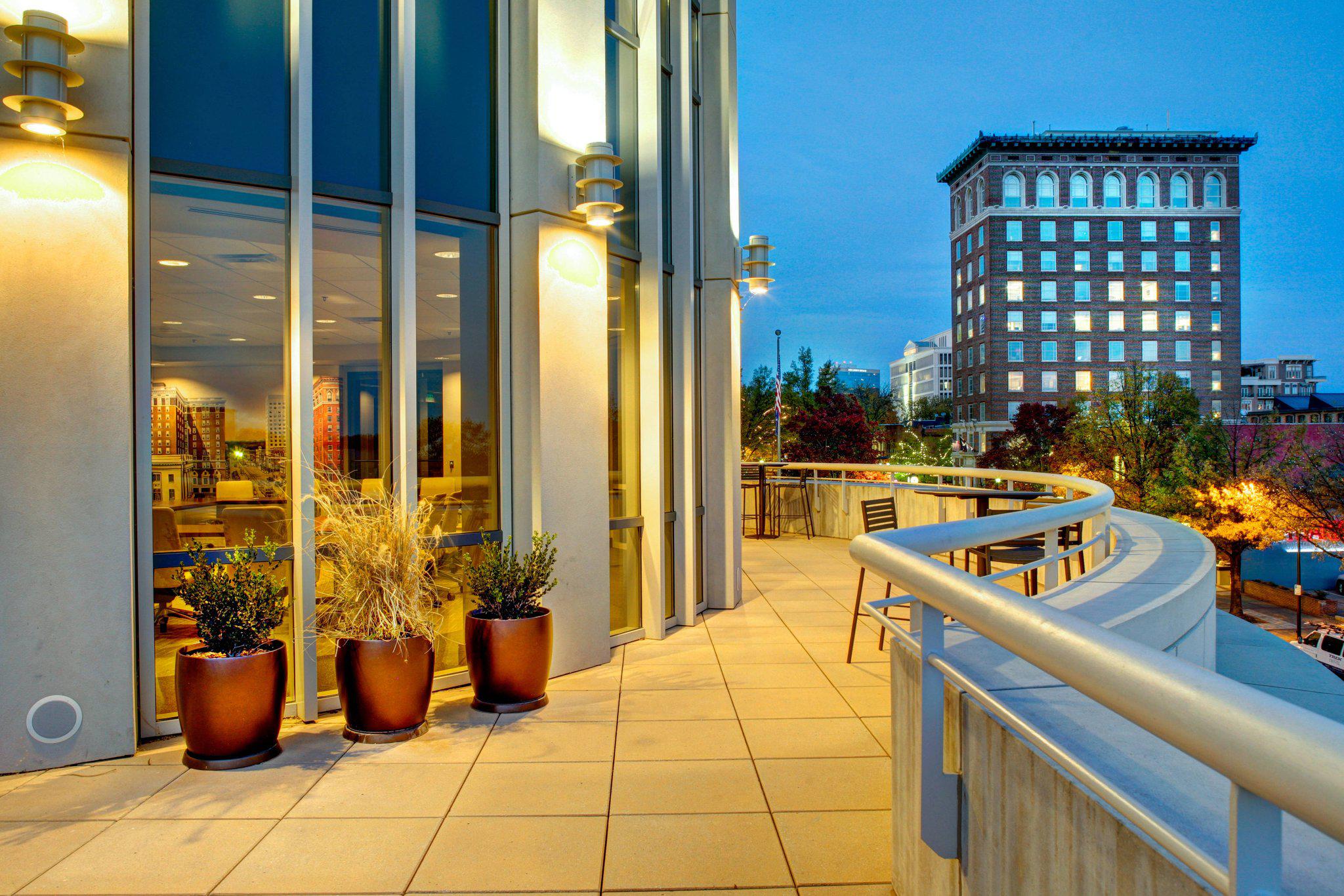 Courtyard by Marriott Greenville Downtown Photo