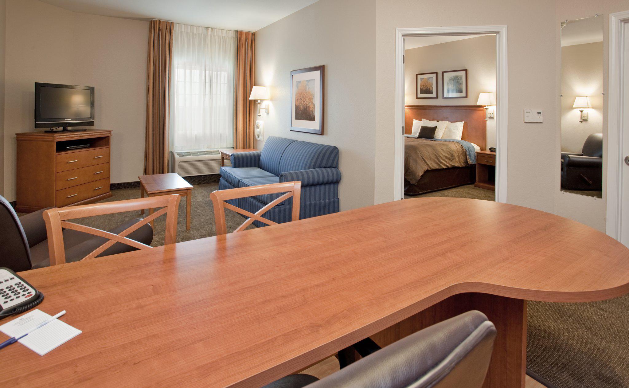 Candlewood Suites Kansas City Northeast Photo