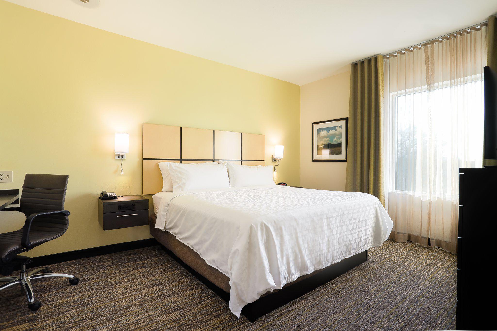 Candlewood Suites Lenexa - Overland Park Area Photo