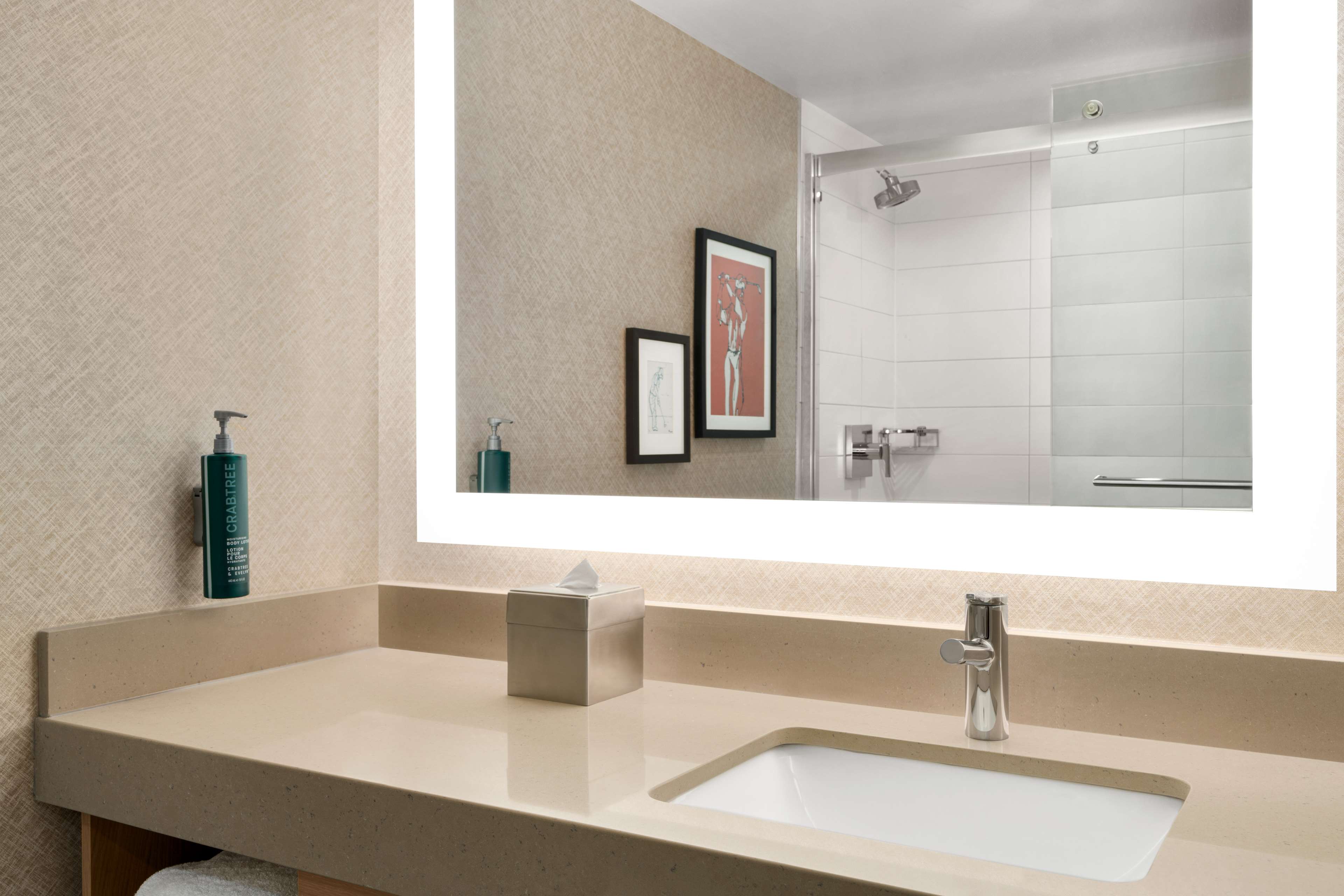Guest room bath