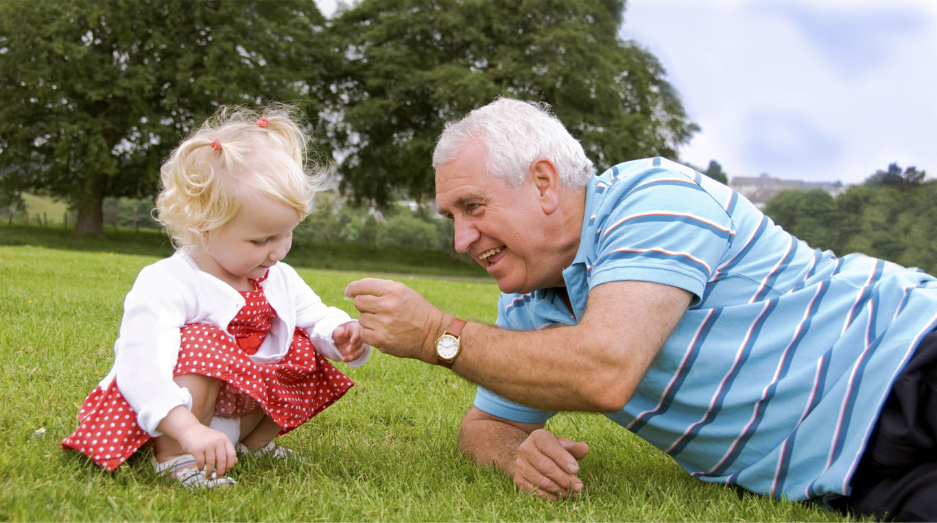Внучка сосет деду за пенсию