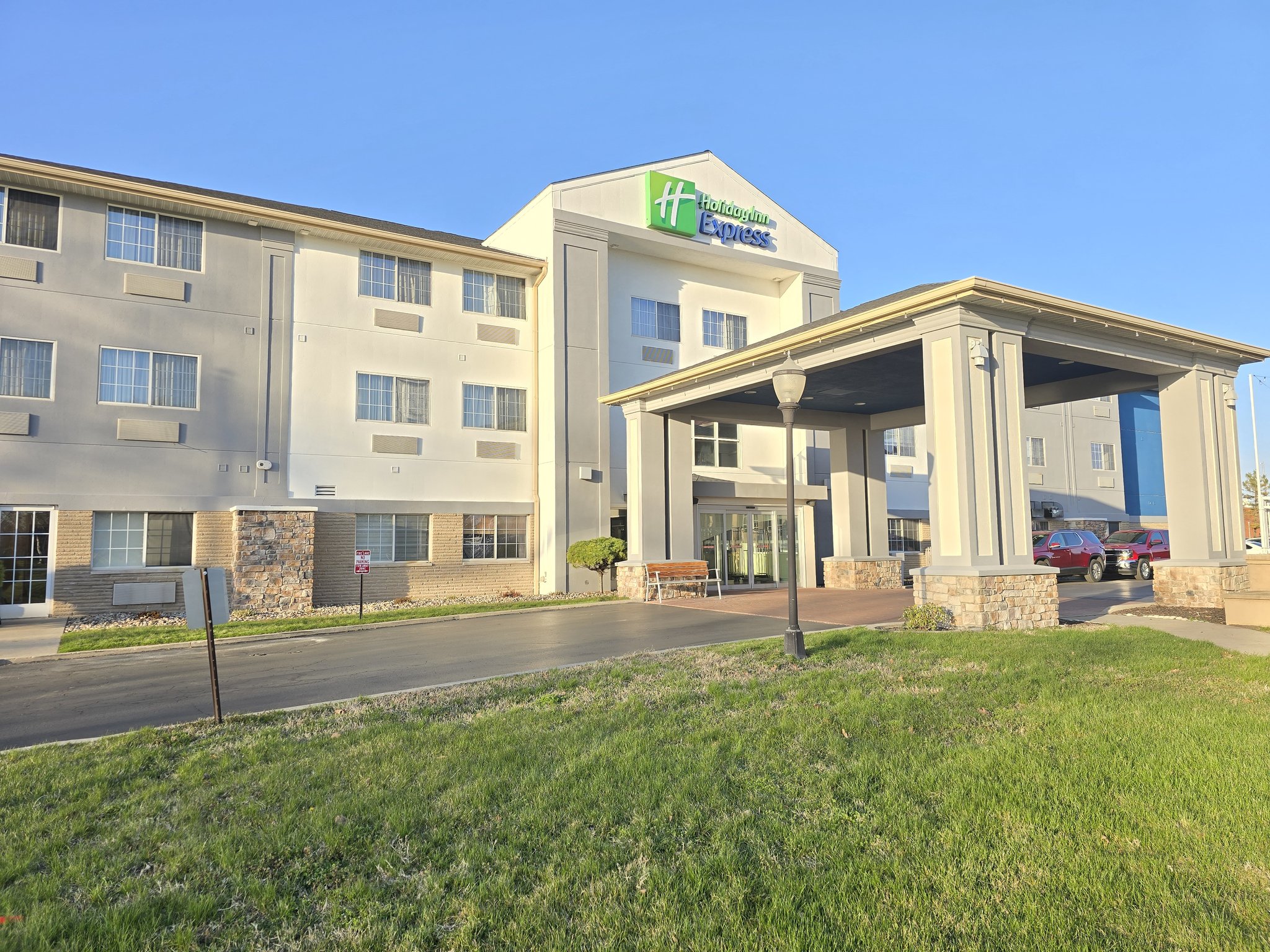 Holiday Inn Express & Suites St. Joseph Lakefront by IHG Image