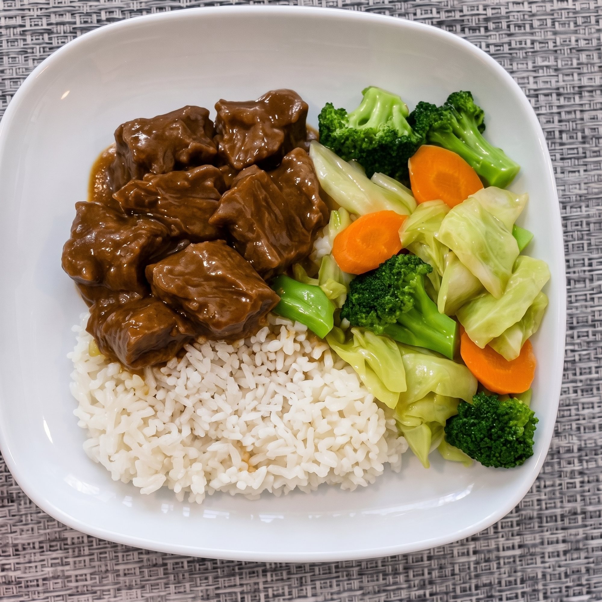 Beef Brisket with Vegetable on Rice / 時菜牛腩飯