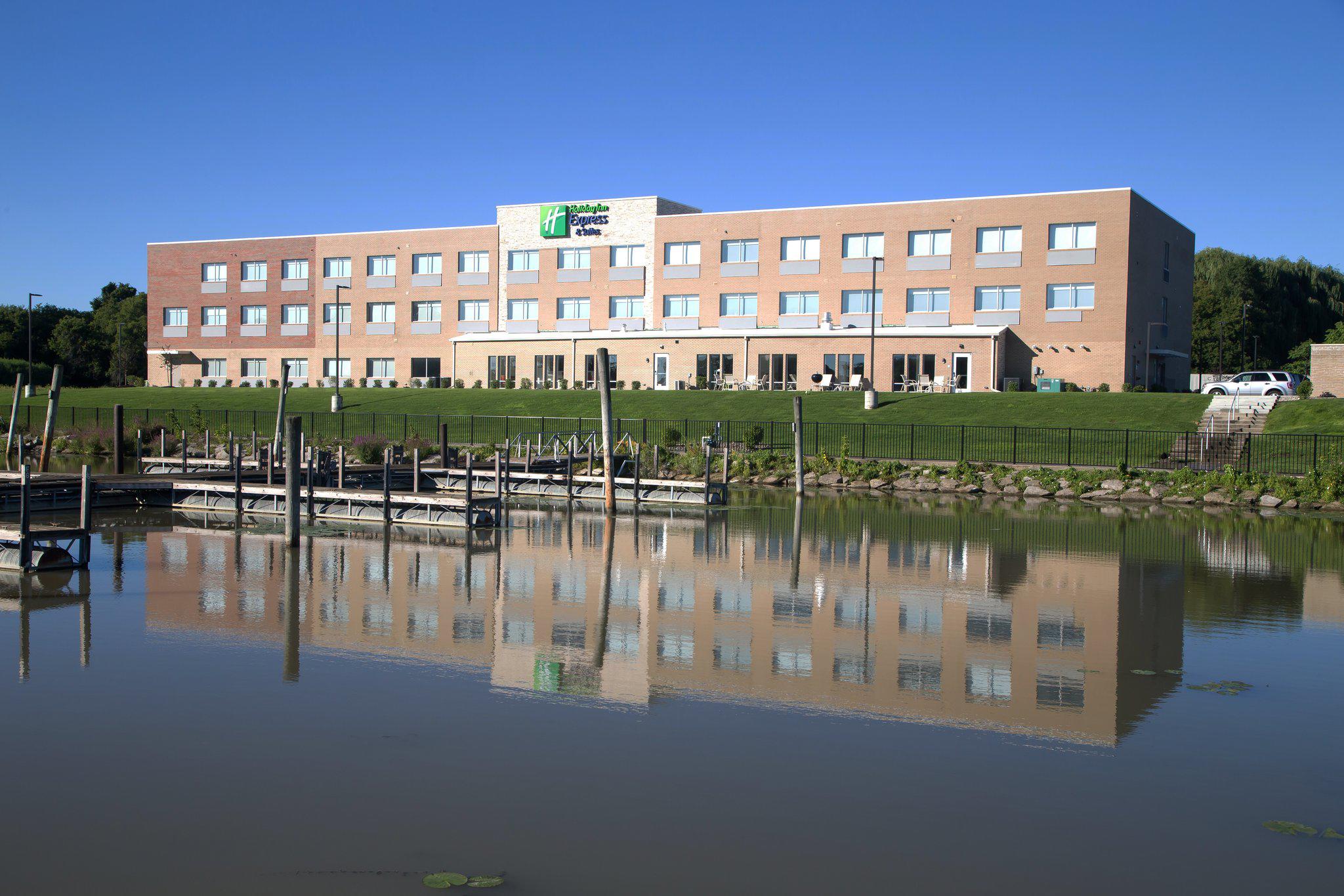 Holiday Inn Express & Suites Port Huron Photo