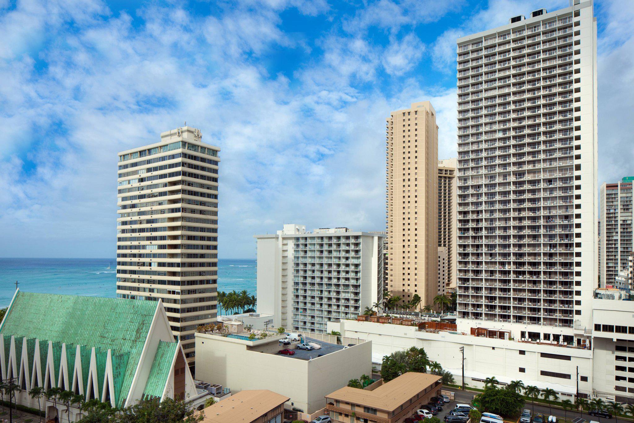 Waikiki Beach Marriott Resort & Spa Photo