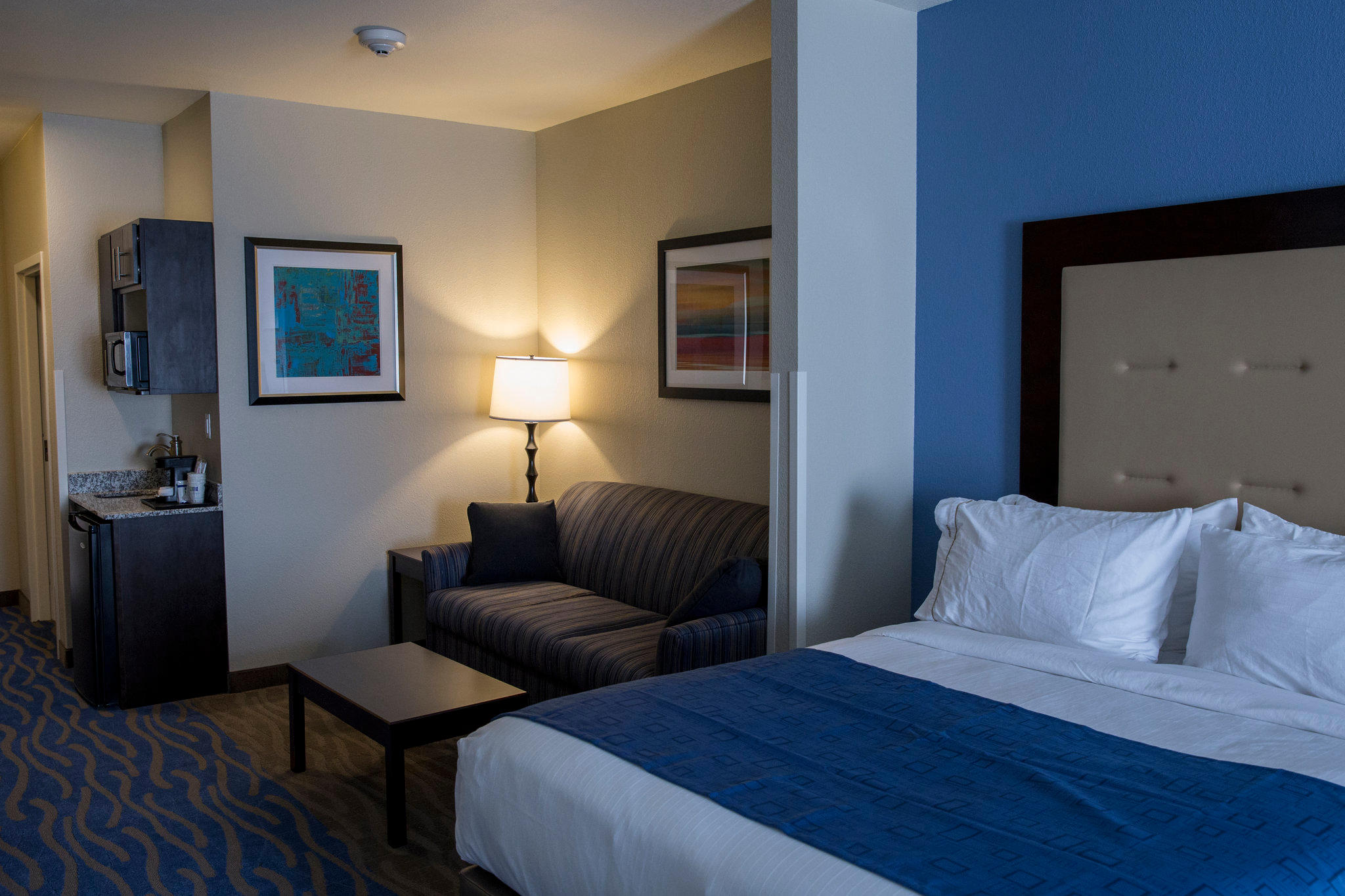 Holiday Inn Express & Suites Edwardsville Photo