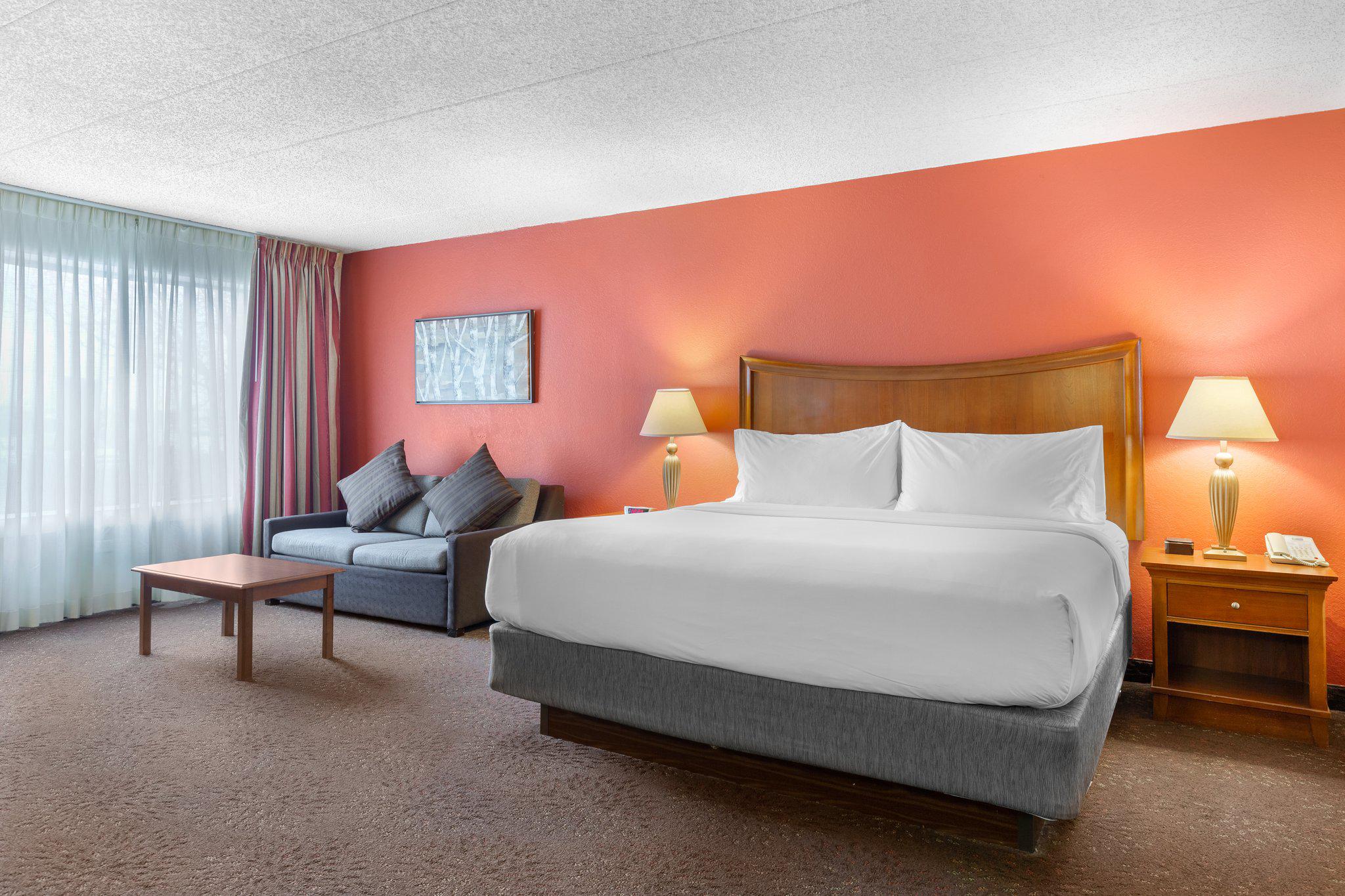 Holiday Inn Express Chicago-Downers Grove Photo