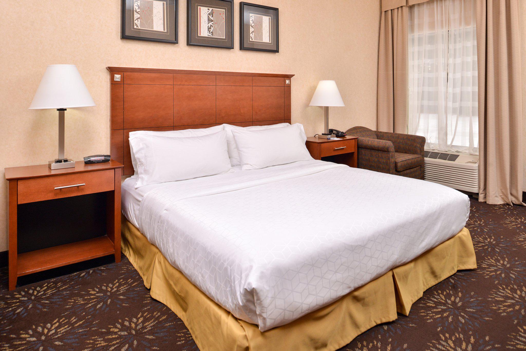 Holiday Inn Express & Suites West Chester Photo