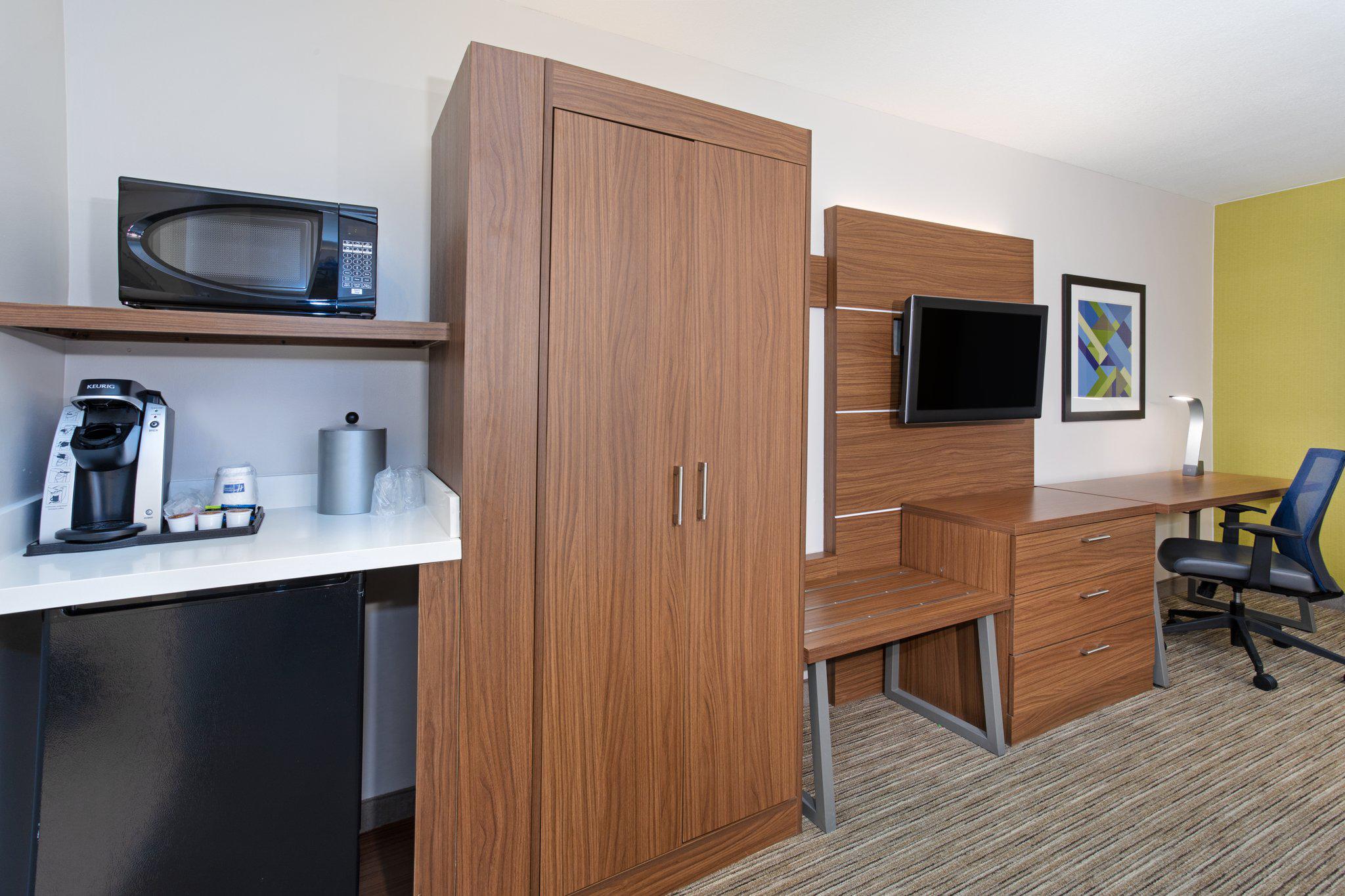 Holiday Inn Express & Suites Phoenix Tempe - University Photo