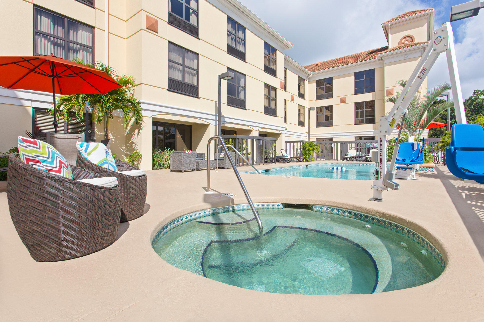Holiday Inn Express & Suites Clearwater North/Dunedin Photo