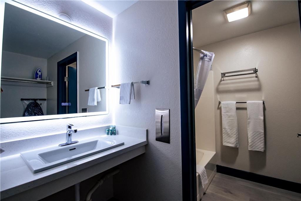 SureStay by Best Western Forsyth Image