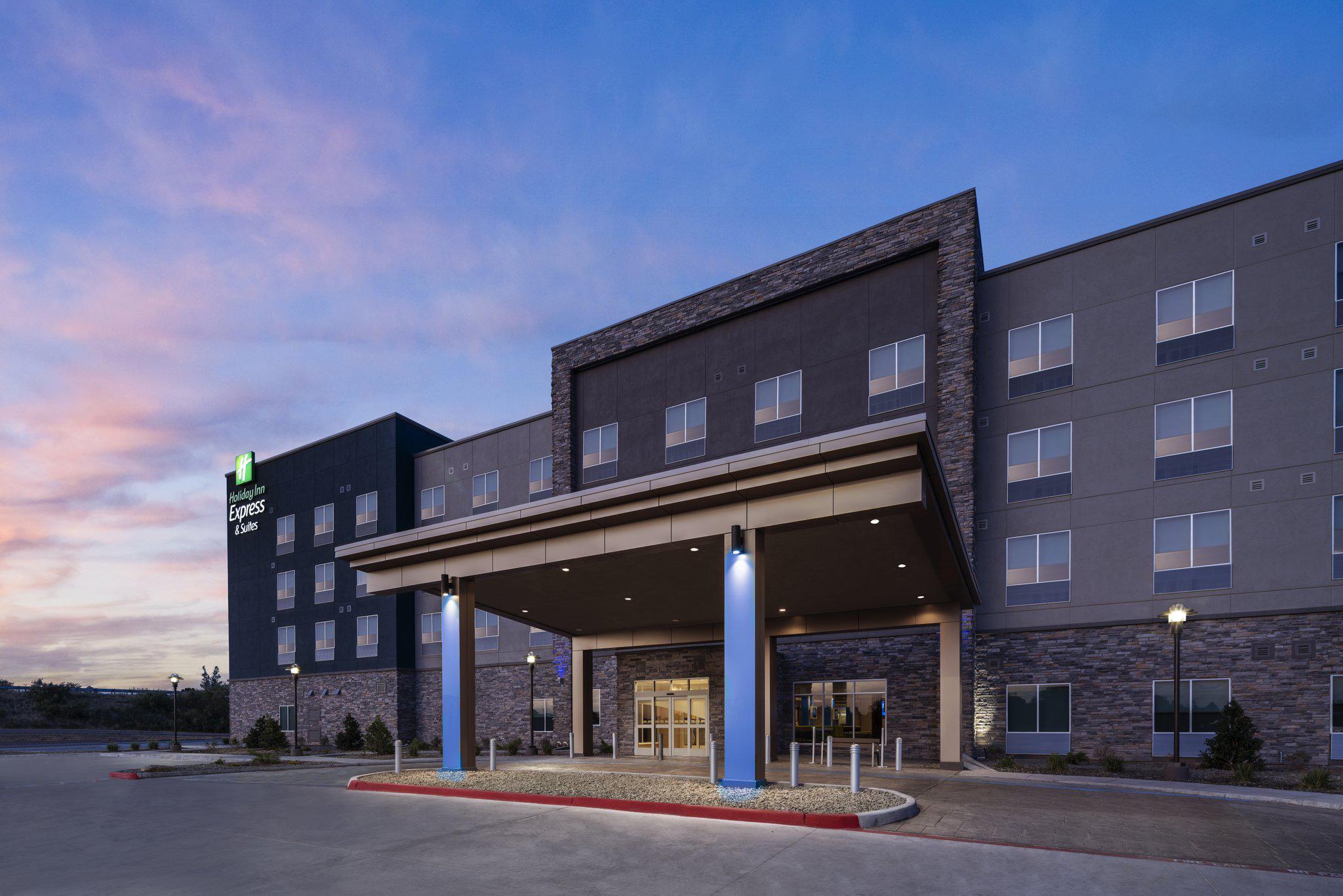 Holiday Inn Express & Suites Odessa I-20 Photo