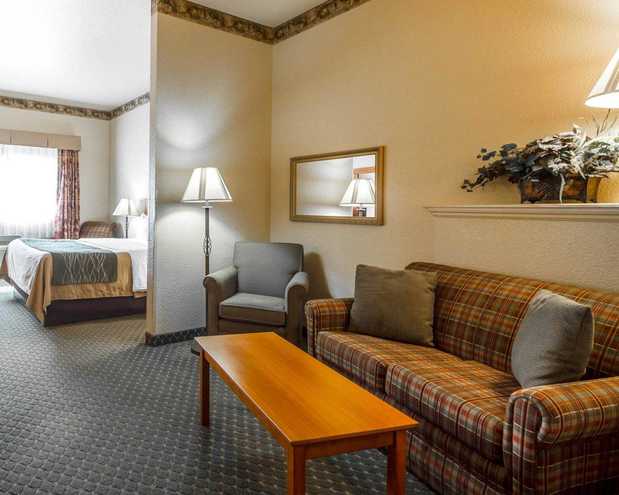 Images Comfort Inn & Suites