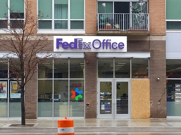 Images FedEx Office Print & Ship Center