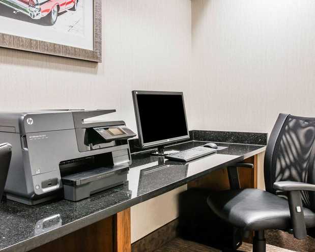 Images Quality Inn & Suites Warren - Detroit
