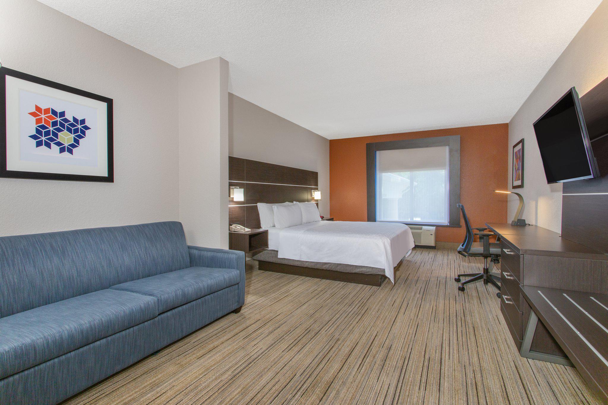 Holiday Inn Express & Suites Silver Springs-Ocala Photo