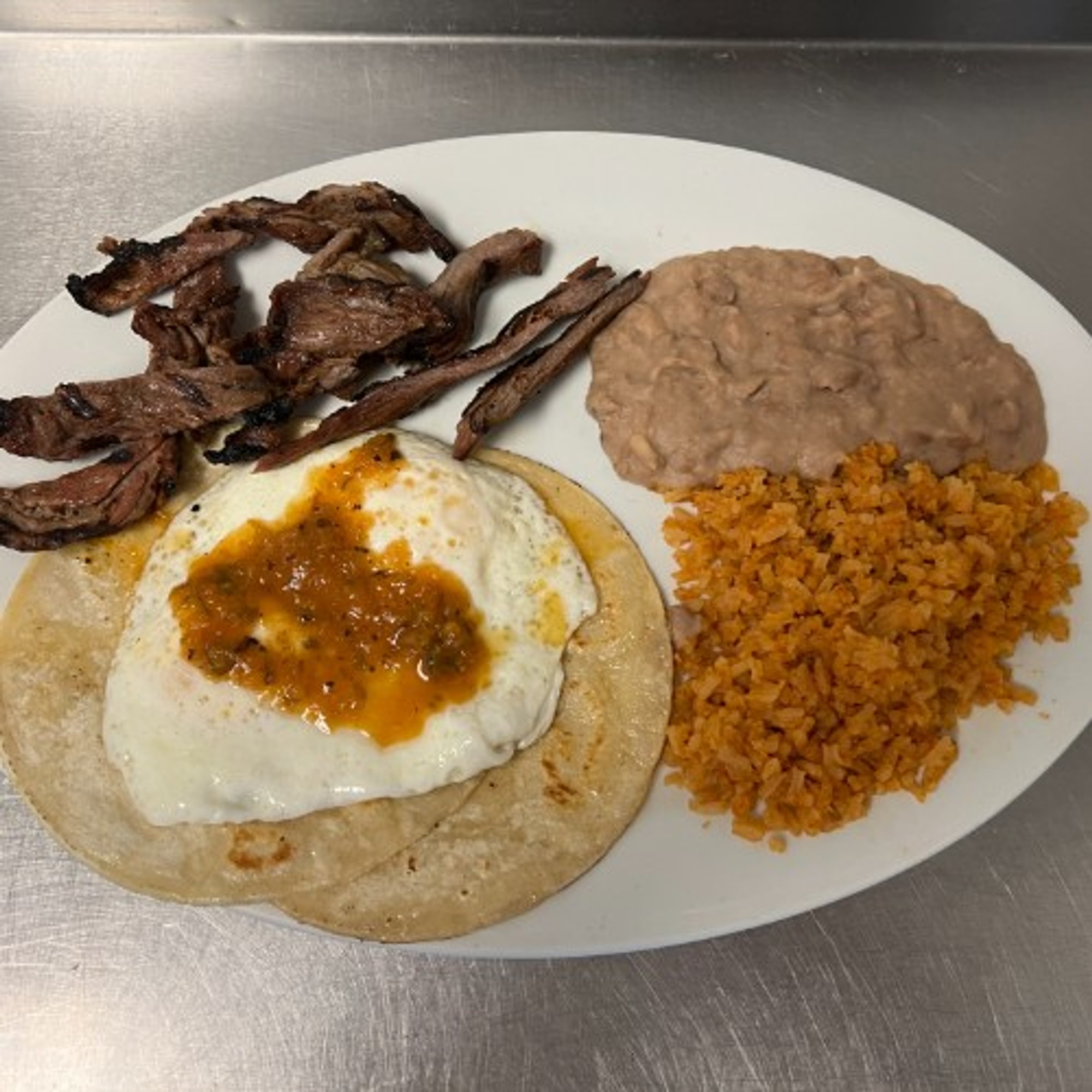 Carne Azada Con Huevos