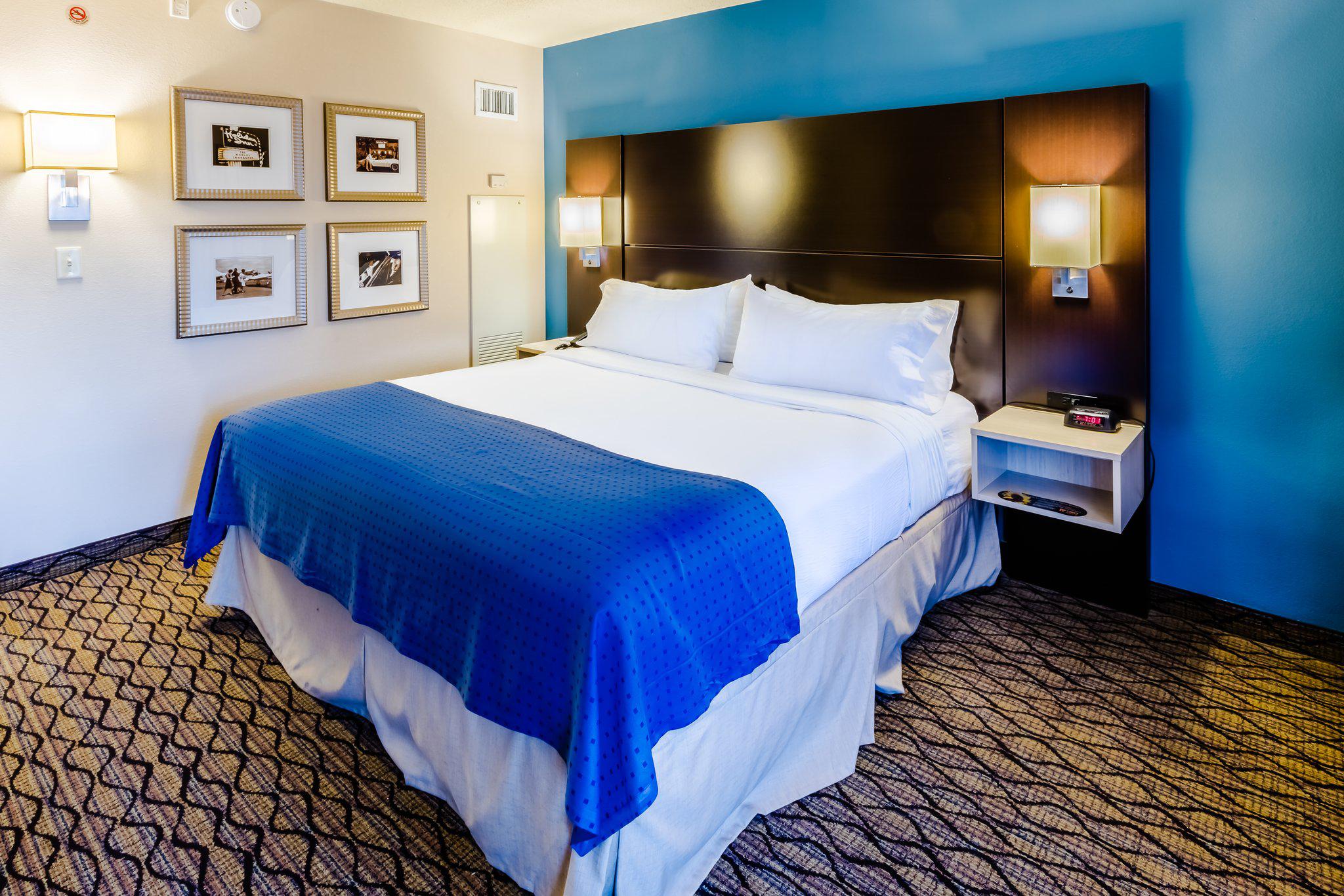 Holiday Inn & Suites Atlanta Airport-North Photo