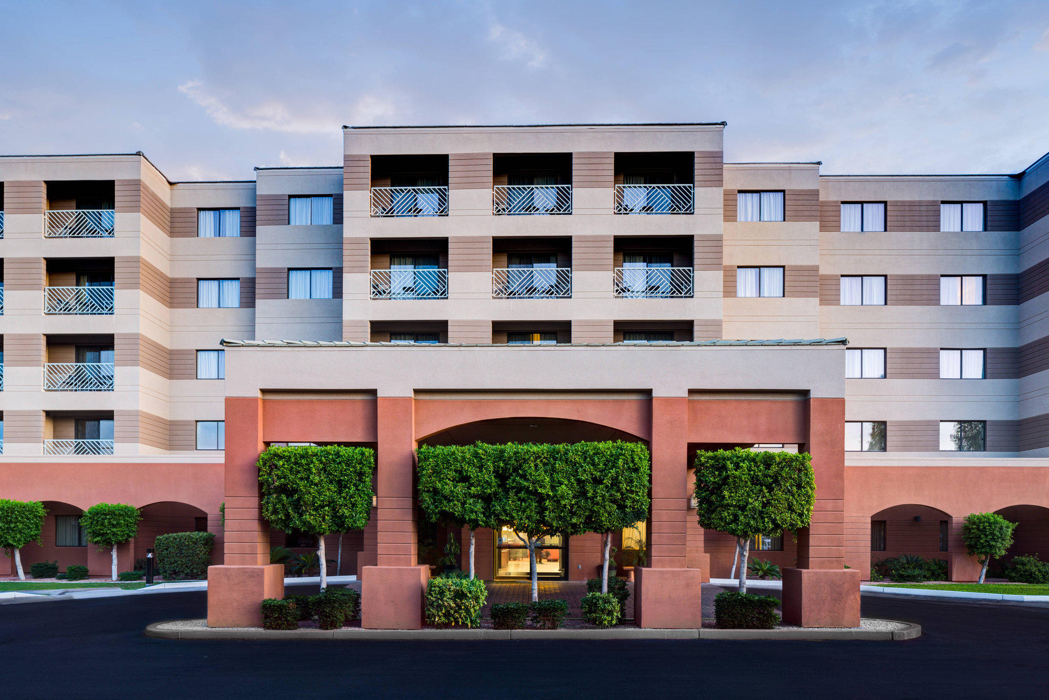 Courtyard by Marriott Scottsdale Old Town Photo